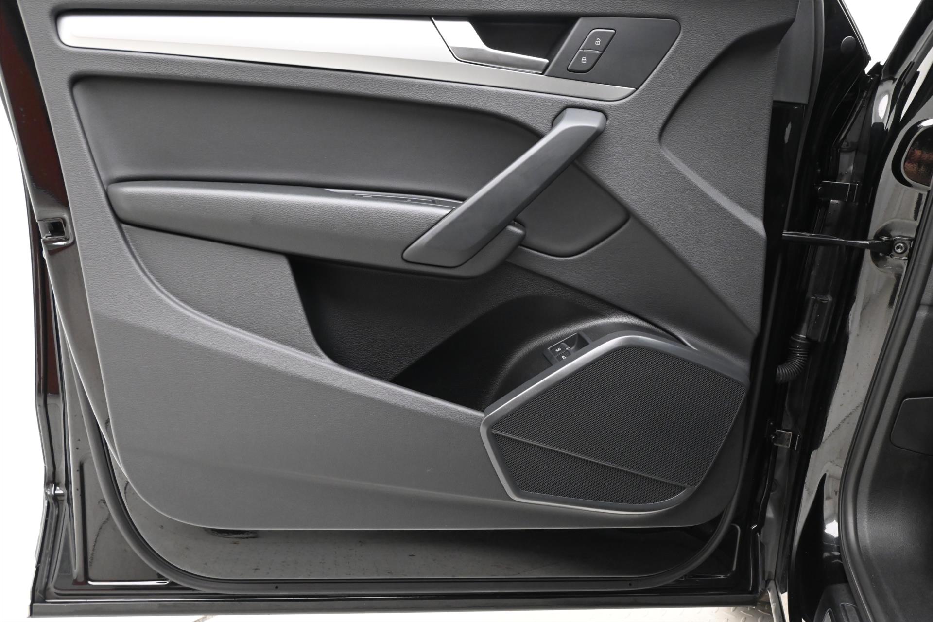 Main photo of the car Audi Q5 2.0 50TFSIe 195kW 4x4 S-Tronic Sportback Warranty up to 5 l (26)