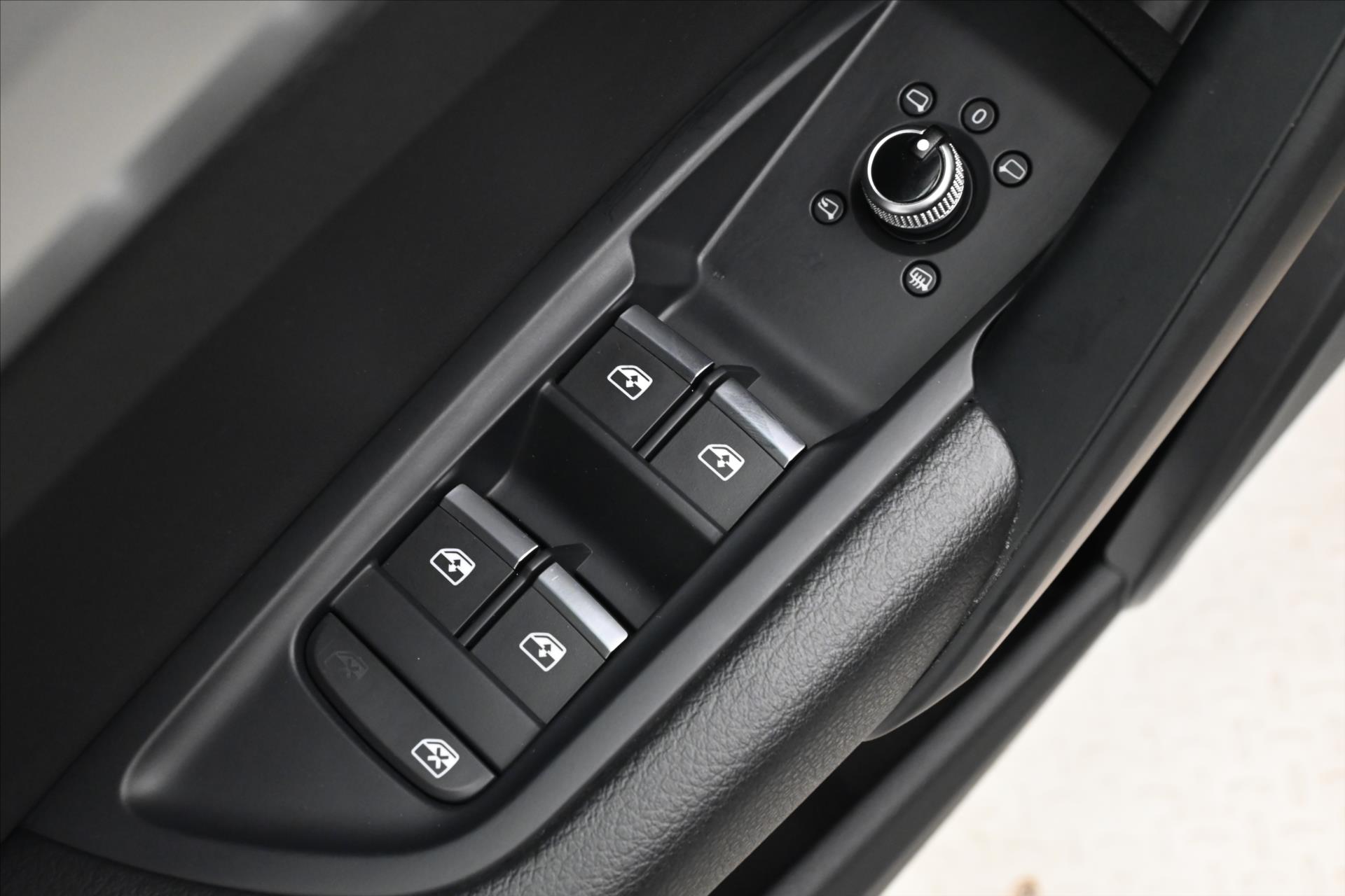 Main photo of the car Audi Q5 2.0 50TFSIe 195kW 4x4 S-Tronic Sportback Warranty up to 5 l (27)