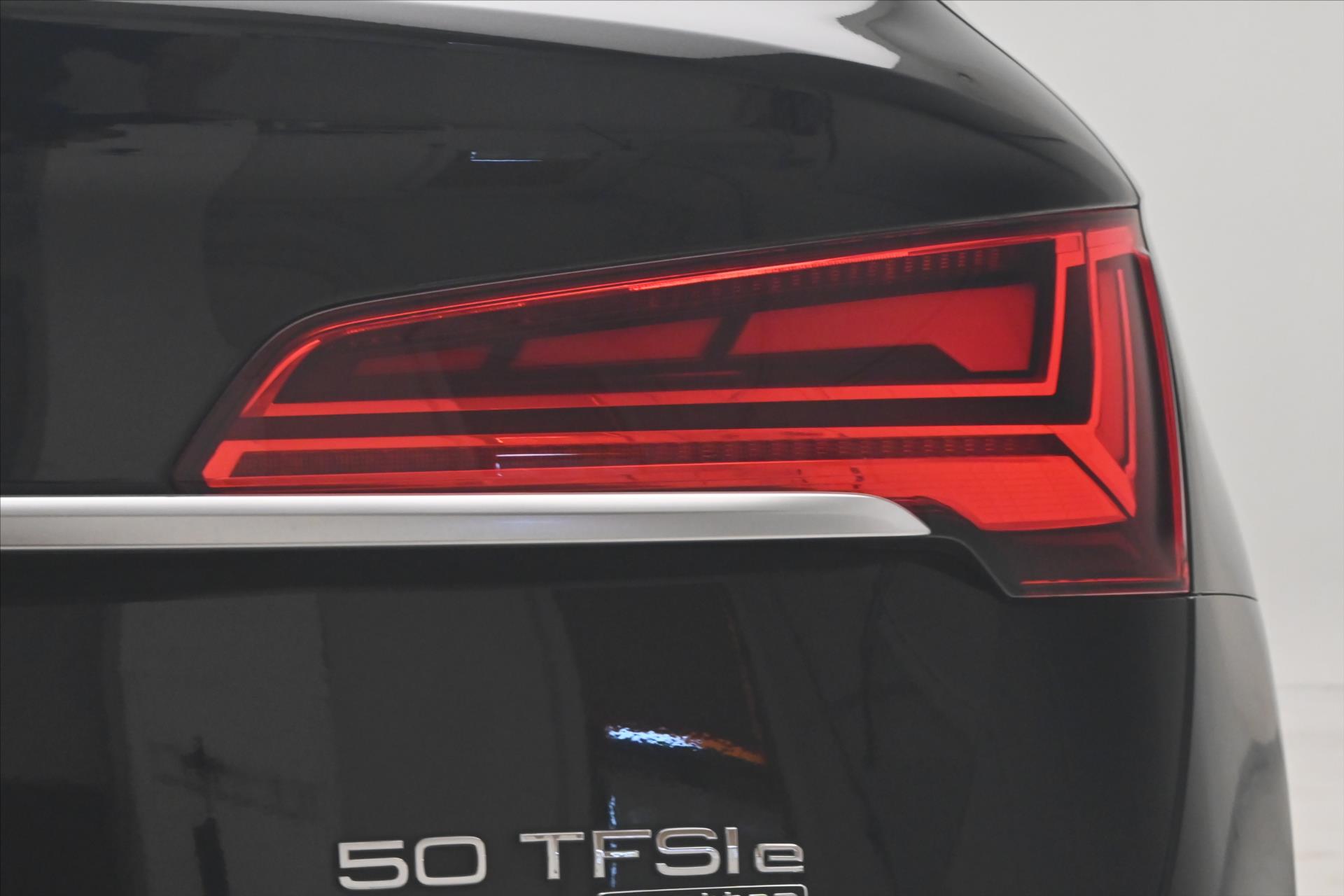 Main photo of the car Audi Q5 2.0 50TFSIe 195kW 4x4 S-Tronic Sportback Warranty up to 5 l (32)