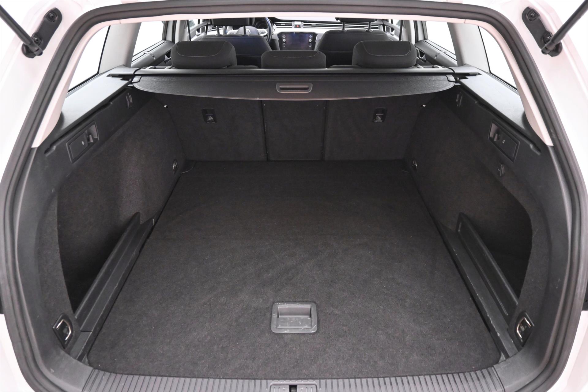 Hlavní fotografie vozu Volkswagen Passat 2,0 TDI 110kW DSG Business Záruka až 5 let (10)