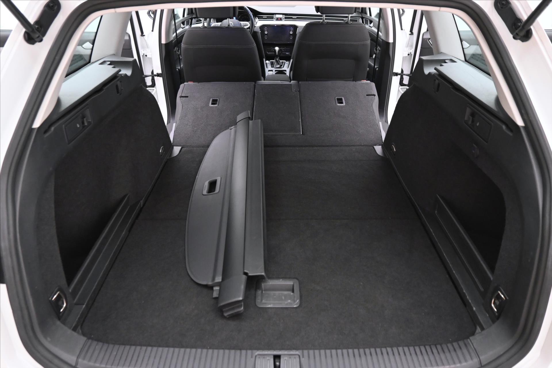 Hlavní fotografie vozu Volkswagen Passat 2,0 TDI 110kW DSG Business Záruka až 5 let (11)