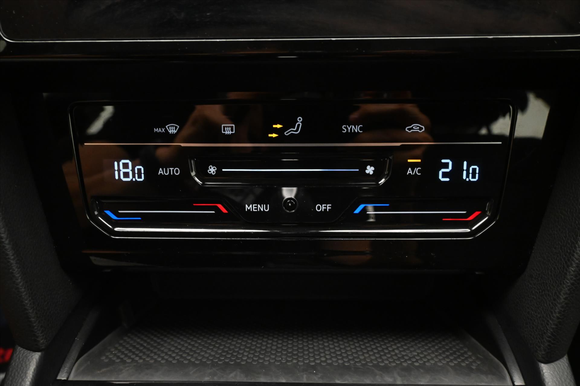 Hlavní fotografie vozu Volkswagen Passat 2,0 TDI 110kW DSG Business Záruka až 5 let (21)