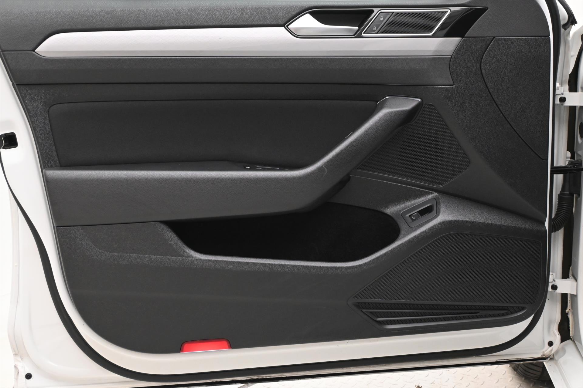 Hlavní fotografie vozu Volkswagen Passat 2,0 TDI 110kW DSG Business Záruka až 5 let (25)