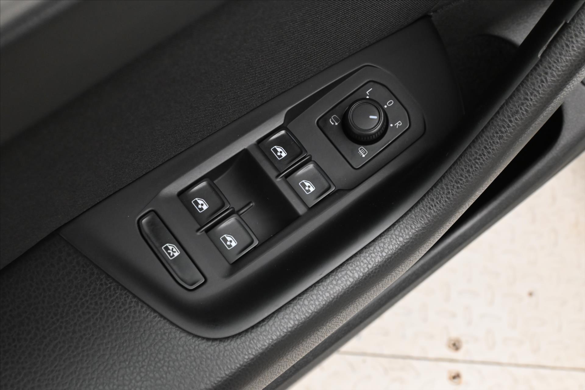 Hlavní fotografie vozu Volkswagen Passat 2,0 TDI 110kW DSG Business Záruka až 5 let (26)
