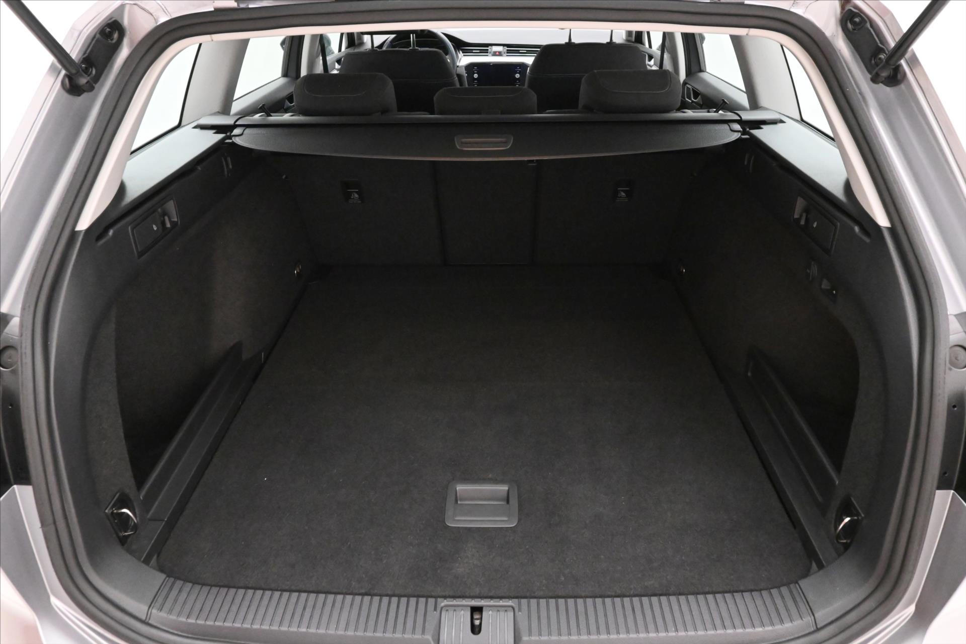 Hlavní fotografie vozu Volkswagen Passat 1,5 TSI 110 kW Business Záruka až 5 let (11)