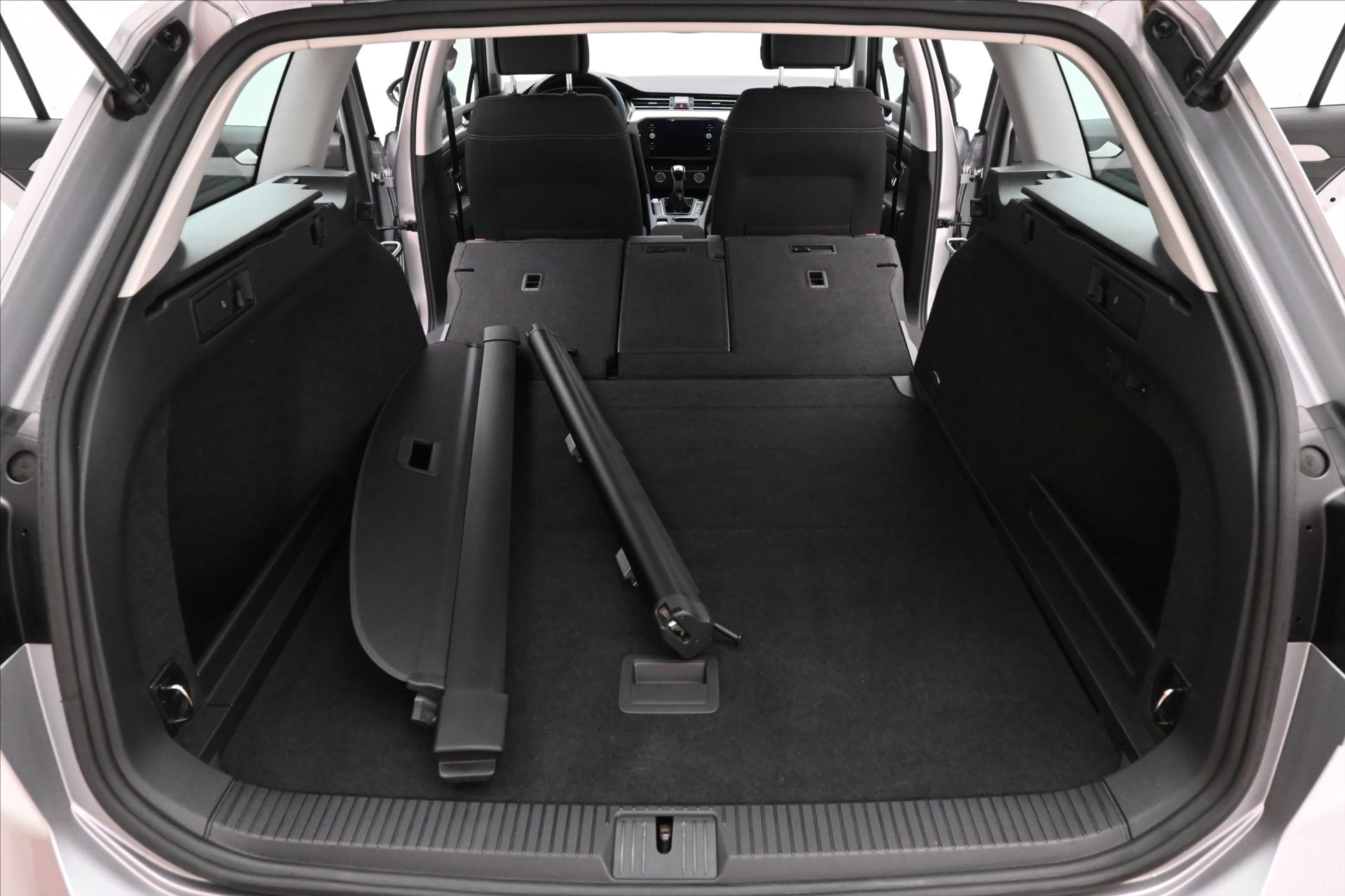 Hlavní fotografie vozu Volkswagen Passat 1,5 TSI 110 kW Business Záruka až 5 let (12)
