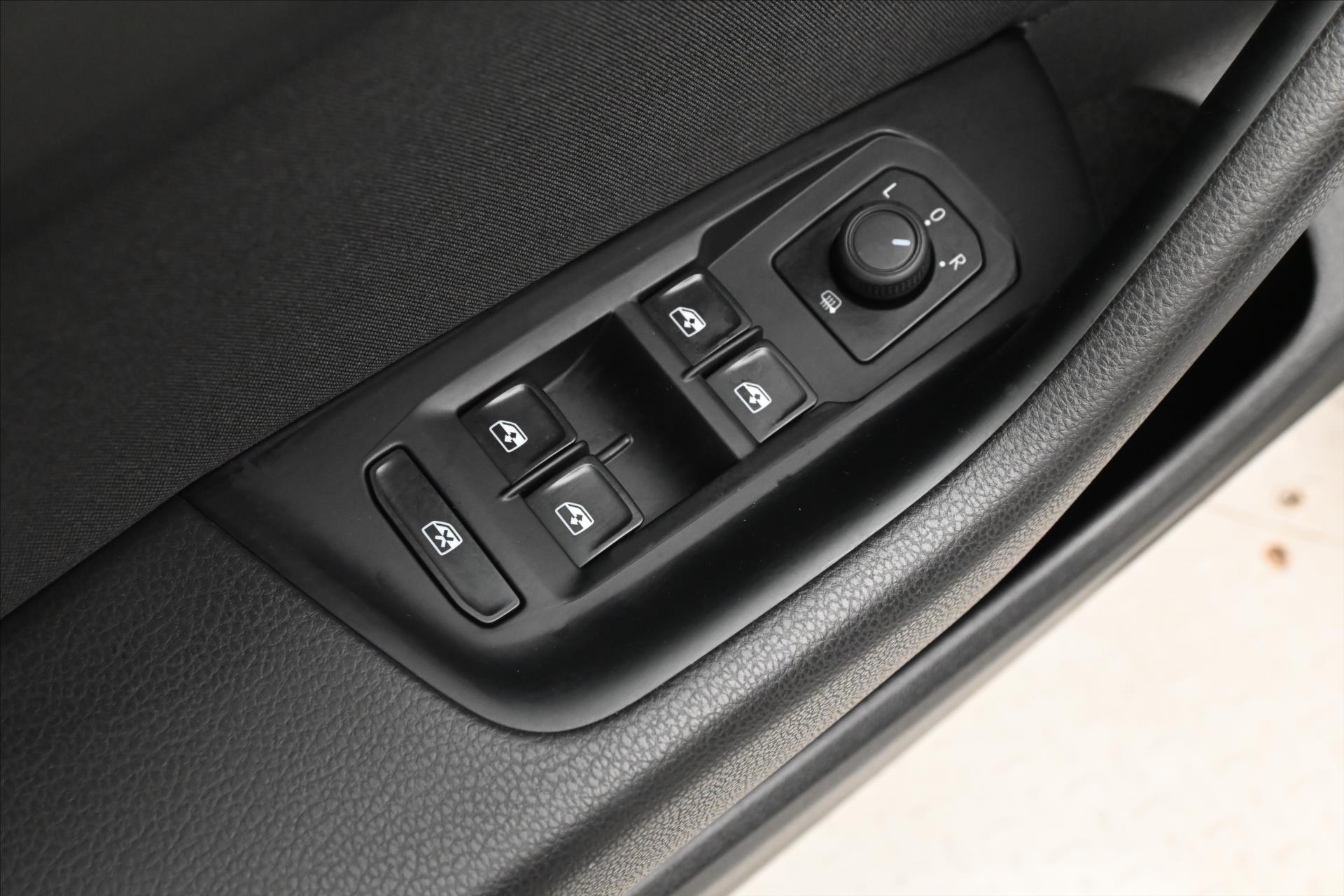 Hlavní fotografie vozu Volkswagen Passat 1,5 TSI 110 kW Business Záruka až 5 let (26)