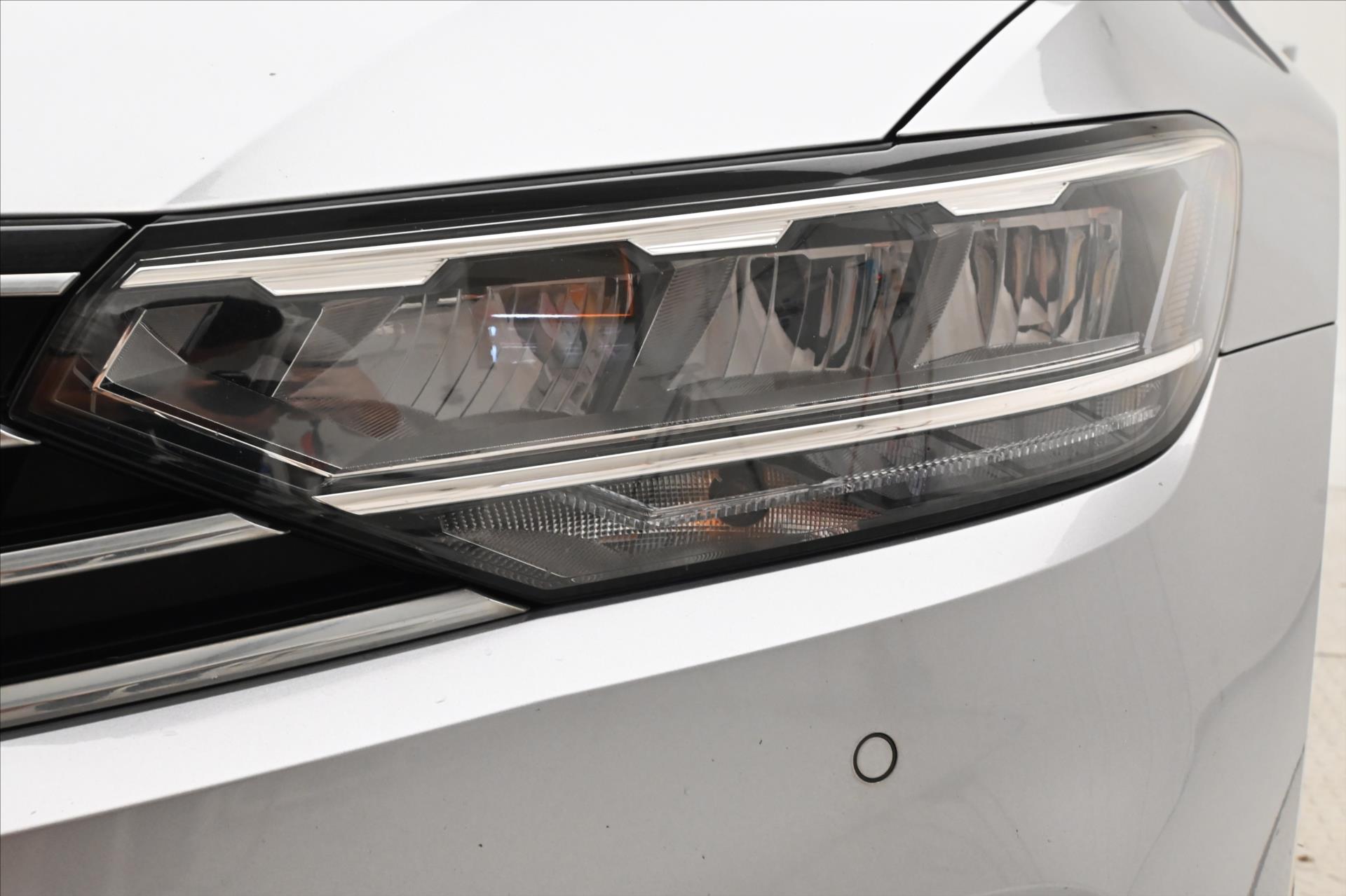 Hlavní fotografie vozu Volkswagen Passat 1,5 TSI 110 kW Business Záruka až 5 let (30)