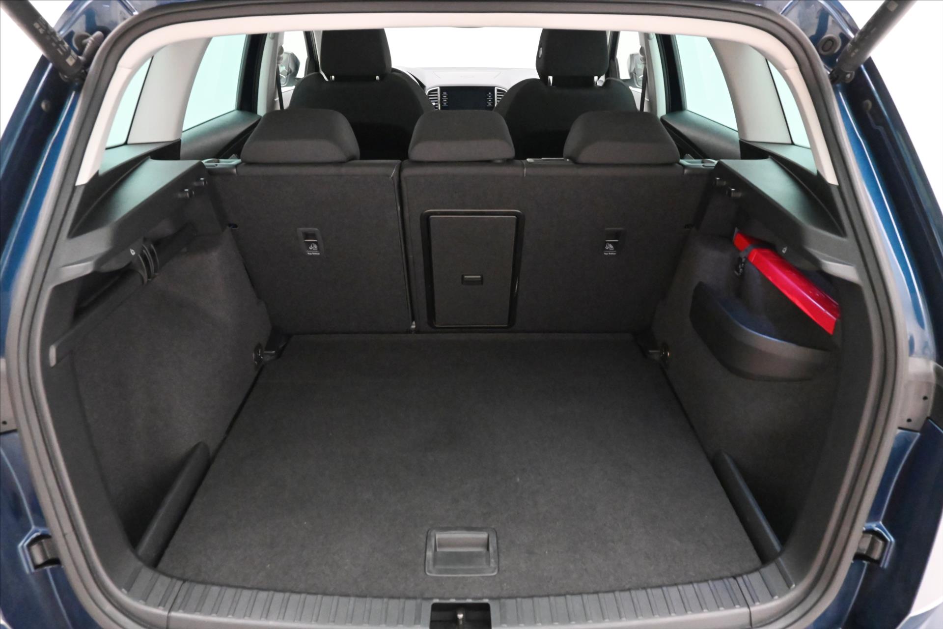 Hlavní fotografie vozu Škoda Karoq 2,0 TDI 110kW 4x4 DSG TOUR Záruka až 5 let (12)