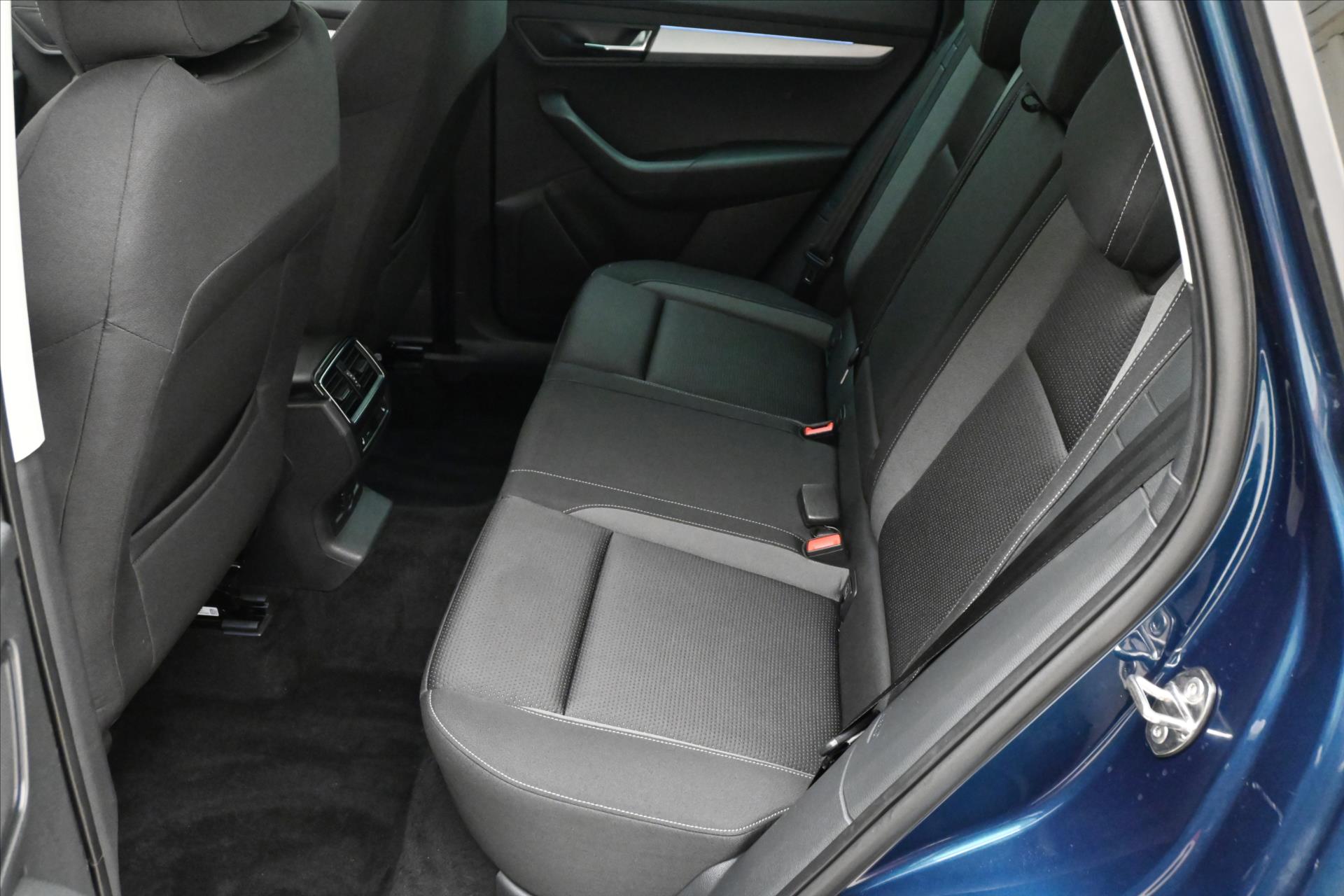 Hlavní fotografie vozu Škoda Karoq 2,0 TDI 110kW 4x4 DSG TOUR Záruka až 5 let (15)