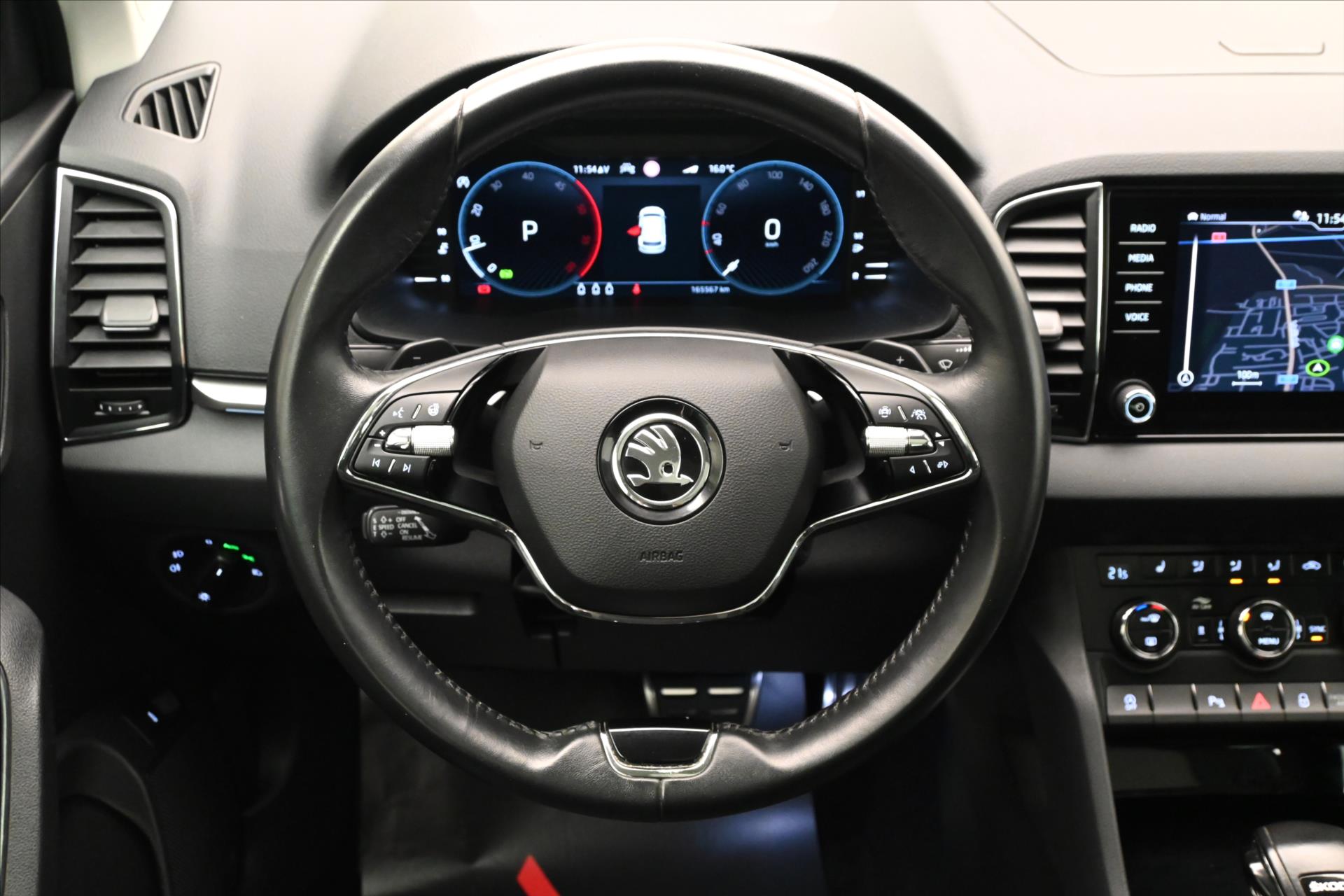 Hlavní fotografie vozu Škoda Karoq 2,0 TDI 110kW 4x4 DSG TOUR Záruka až 5 let (19)