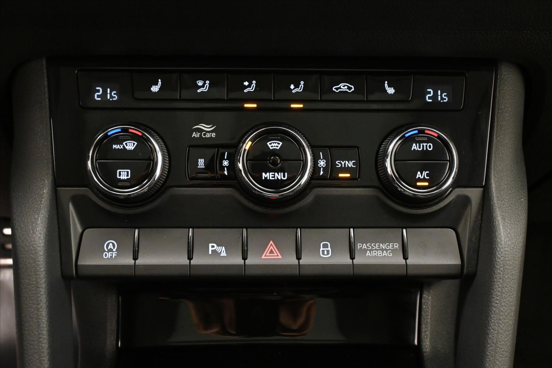 Hlavní fotografie vozu Škoda Karoq 2,0 TDI 110kW 4x4 DSG TOUR Záruka až 5 let (22)