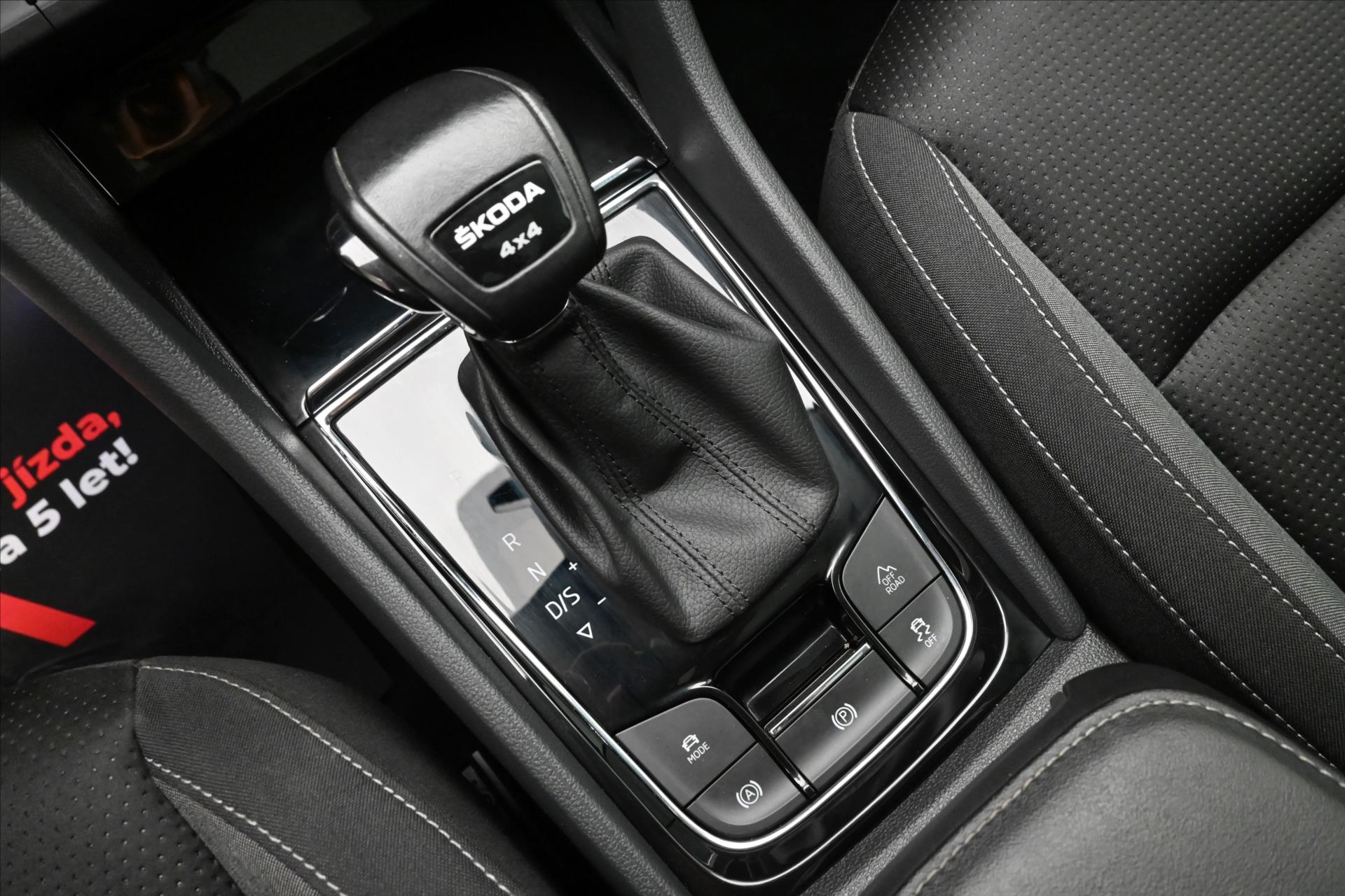 Hlavní fotografie vozu Škoda Karoq 2,0 TDI 110kW 4x4 DSG TOUR Záruka až 5 let (24)