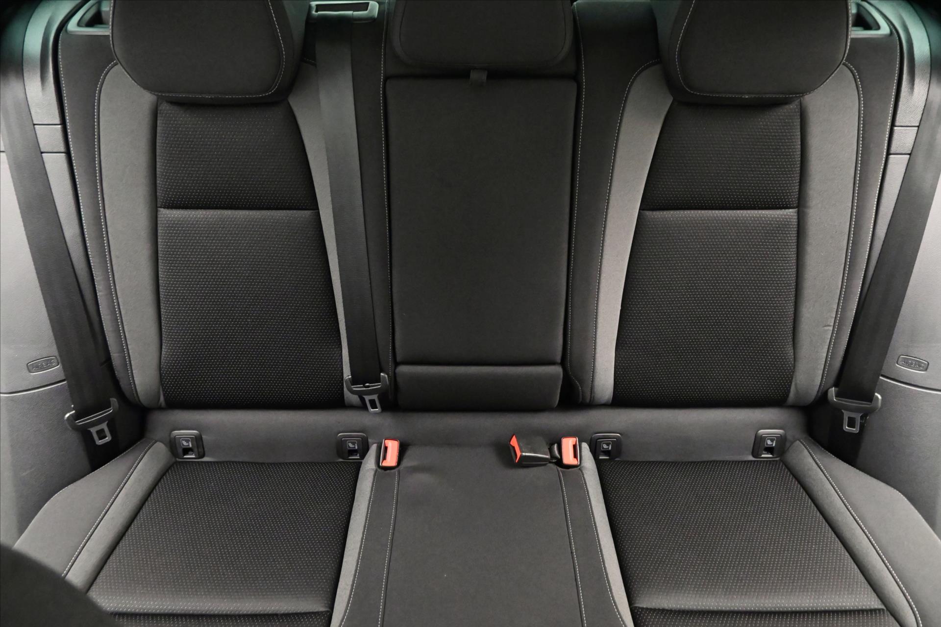 Hlavní fotografie vozu Škoda Karoq 2,0 TDI 110kW 4x4 DSG TOUR Záruka až 5 let (29)