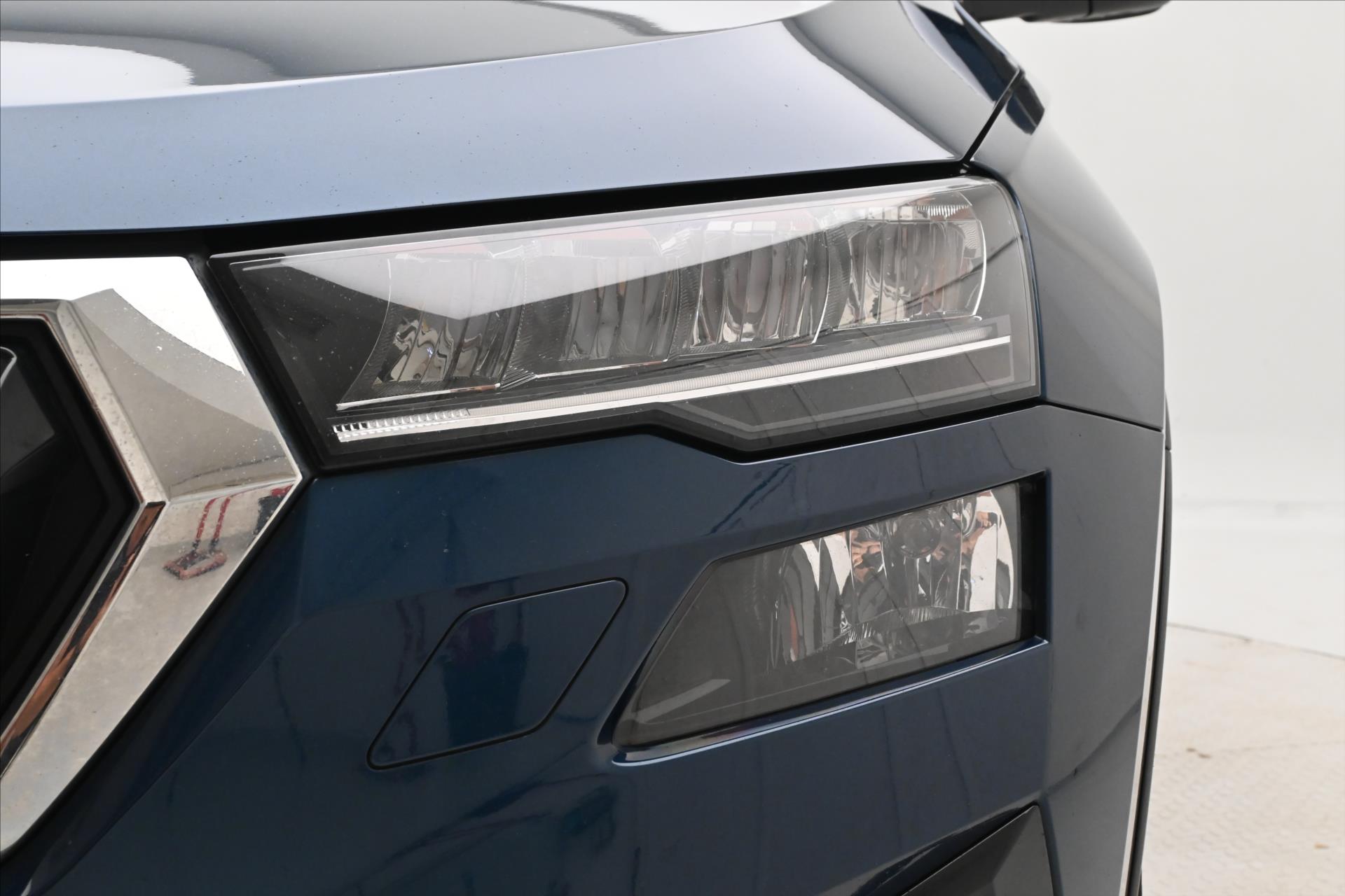 Hlavní fotografie vozu Škoda Karoq 2,0 TDI 110kW 4x4 DSG TOUR Záruka až 5 let (30)