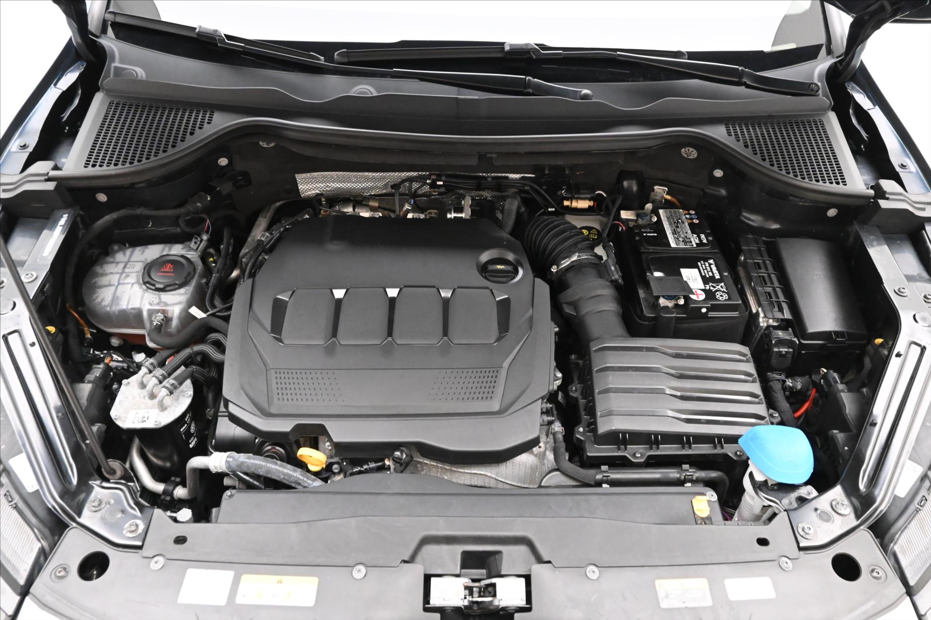 Hlavní fotografie vozu Škoda Karoq 2,0 TDI 110kW 4x4 DSG TOUR Záruka až 5 let (10)