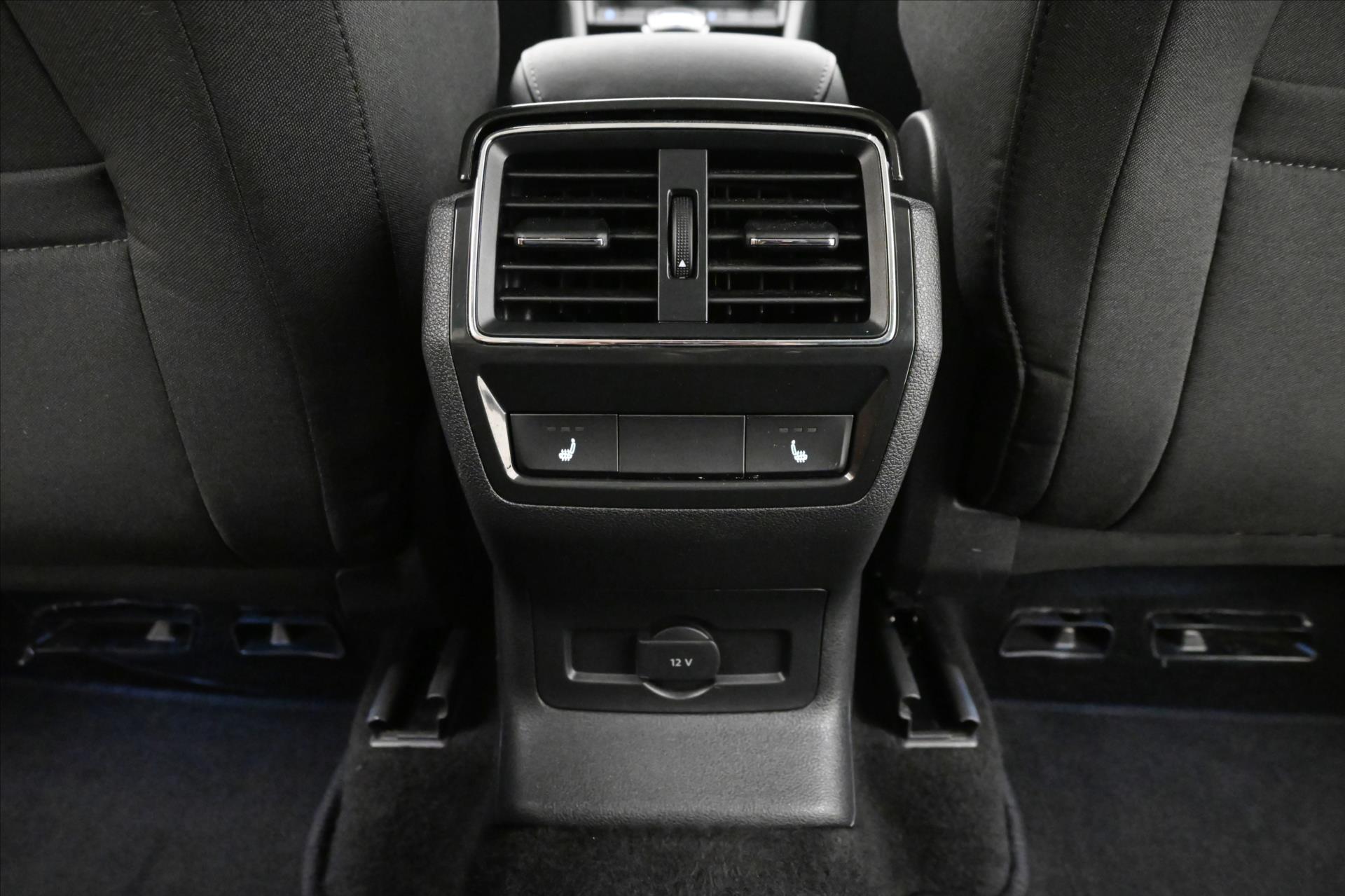 Hlavní fotografie vozu Škoda Karoq 2,0 TDI 110kW DSG Style Záruka až 5 let (22)