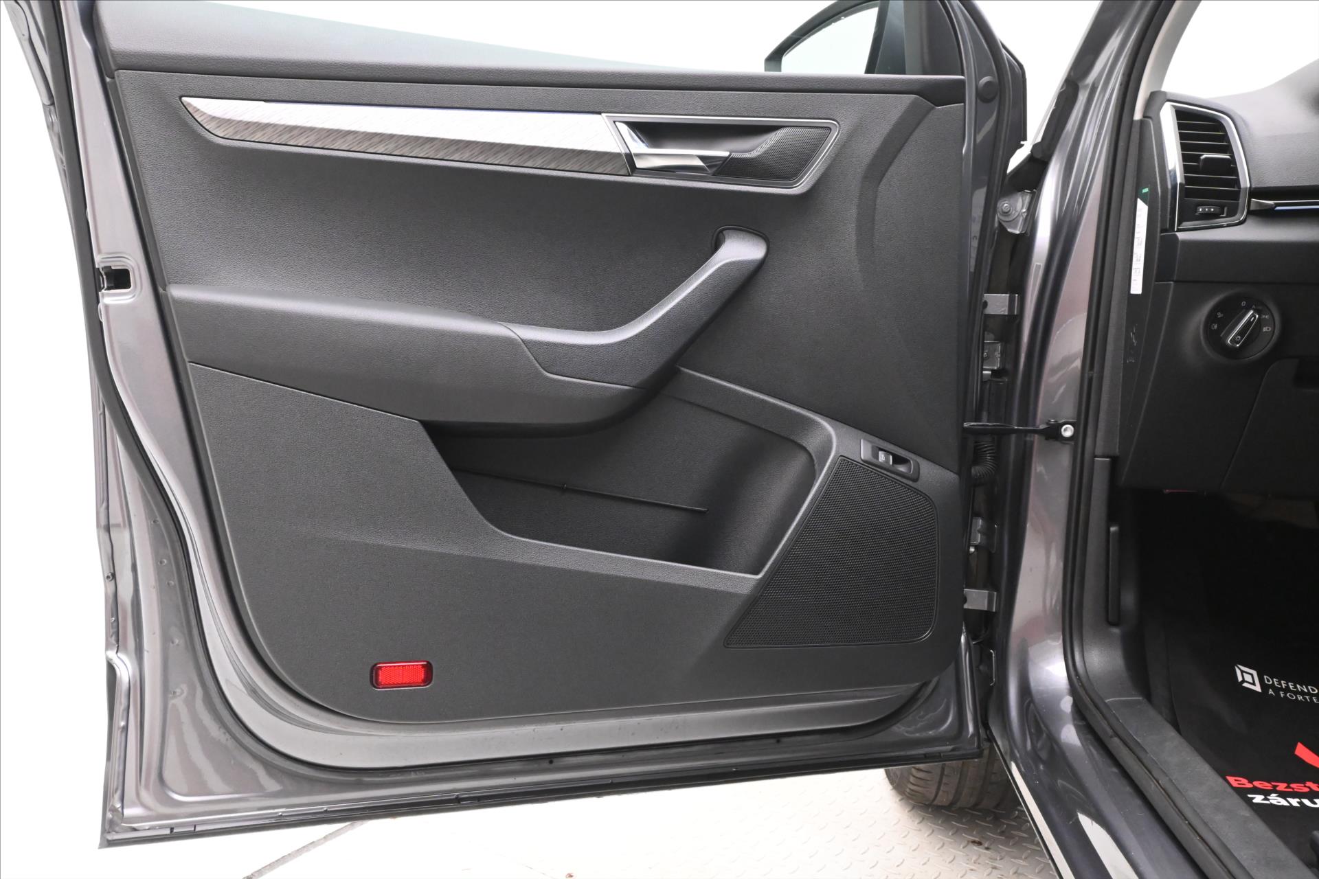 Hlavní fotografie vozu Škoda Karoq 2,0 TDI 110kW DSG Style Záruka až 5 let (25)
