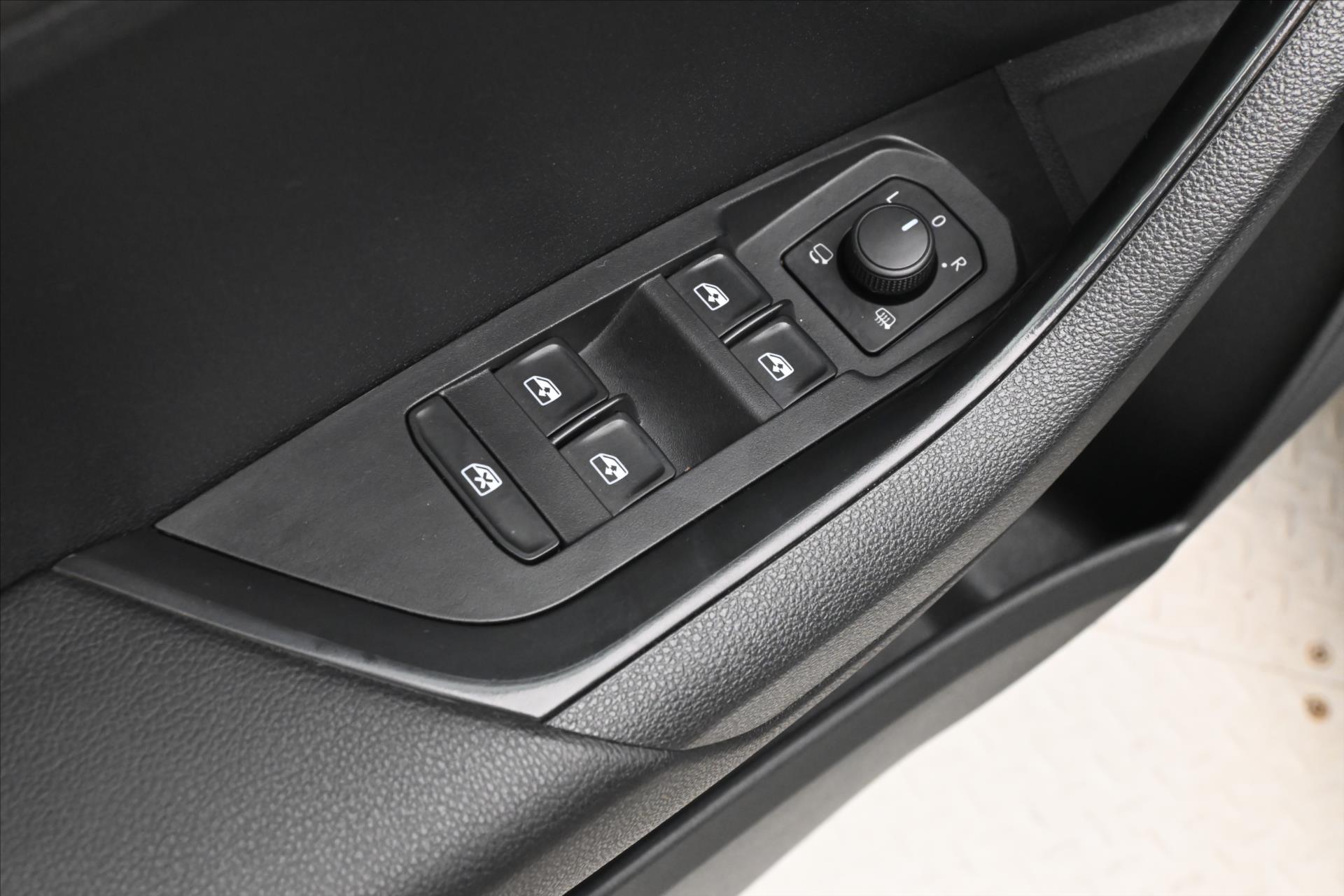 Hlavní fotografie vozu Škoda Karoq 2,0 TDI 110kW DSG Style Záruka až 5 let (26)