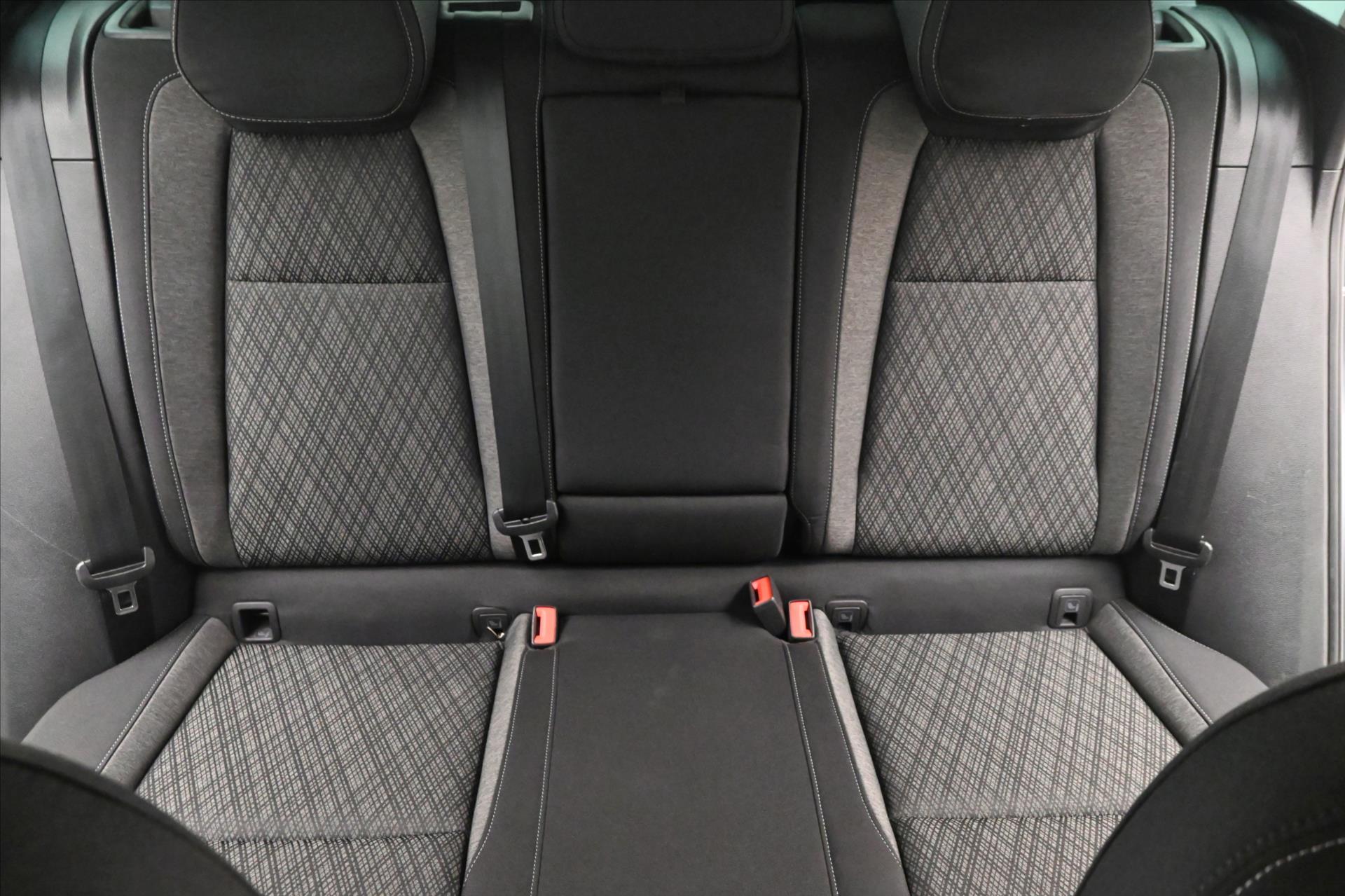 Hlavní fotografie vozu Škoda Karoq 2,0 TDI 110kW DSG Style Záruka až 5 let (29)
