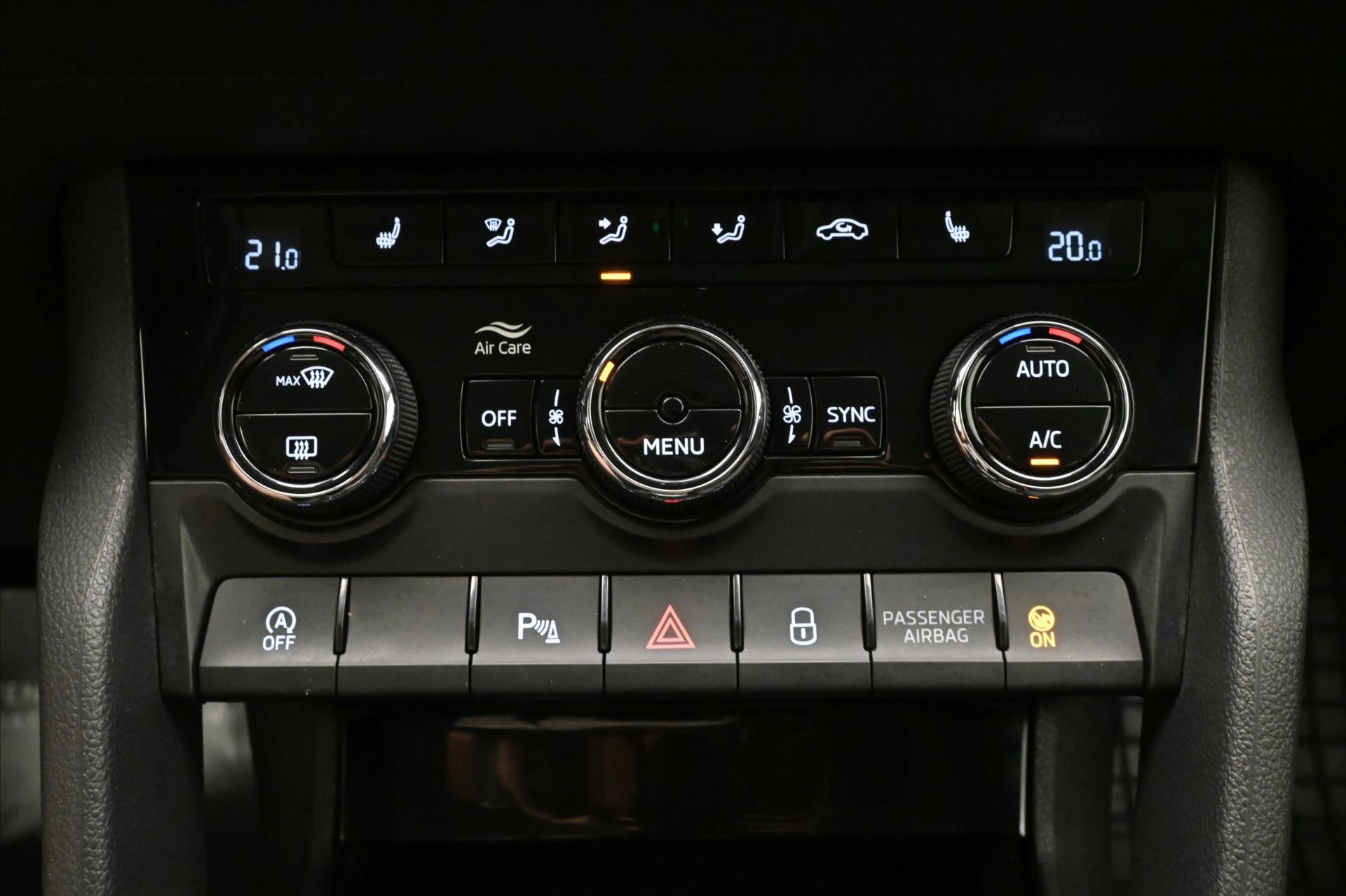 Hlavní fotografie vozu Škoda Karoq 2,0 TDI 110 kW 4x4 DSG Style Záruka až 5 let (21)