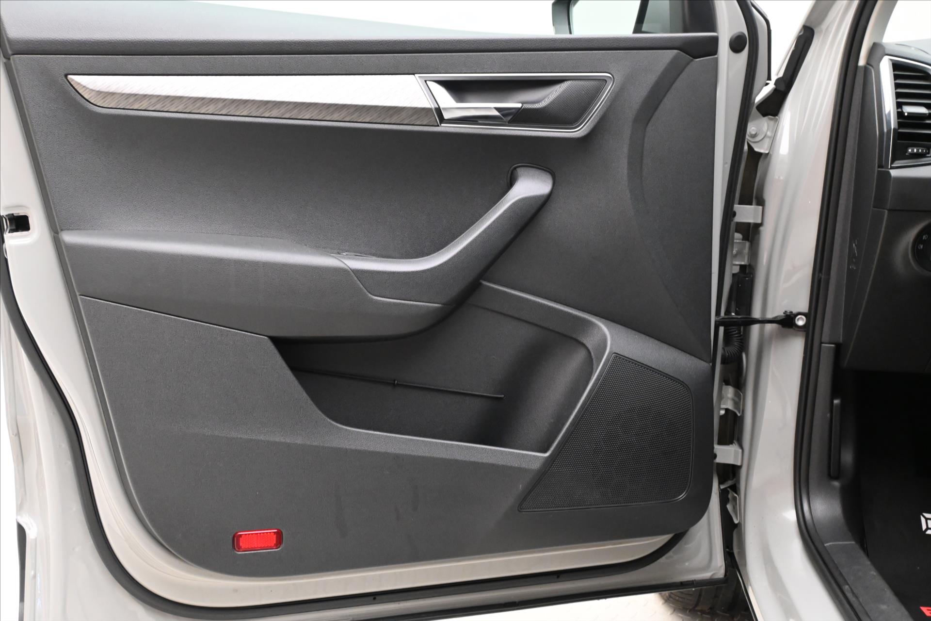 Hlavní fotografie vozu Škoda Karoq 2,0 TDI 110 kW 4x4 DSG Style Záruka až 5 let (24)