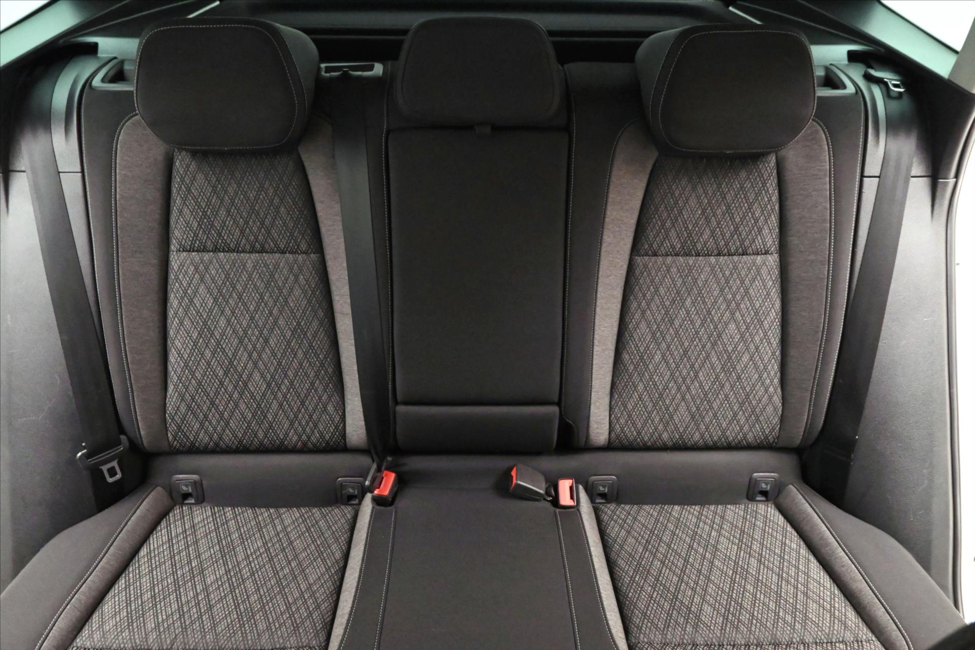 Hlavní fotografie vozu Škoda Karoq 2,0 TDI 110 kW 4x4 DSG Style Záruka až 5 let (26)