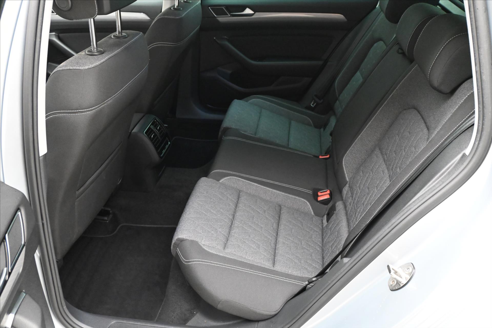 Hlavní fotografie vozu Volkswagen Passat 2,0 TDI 110kW DSG Business Záruka až 5 let (15)