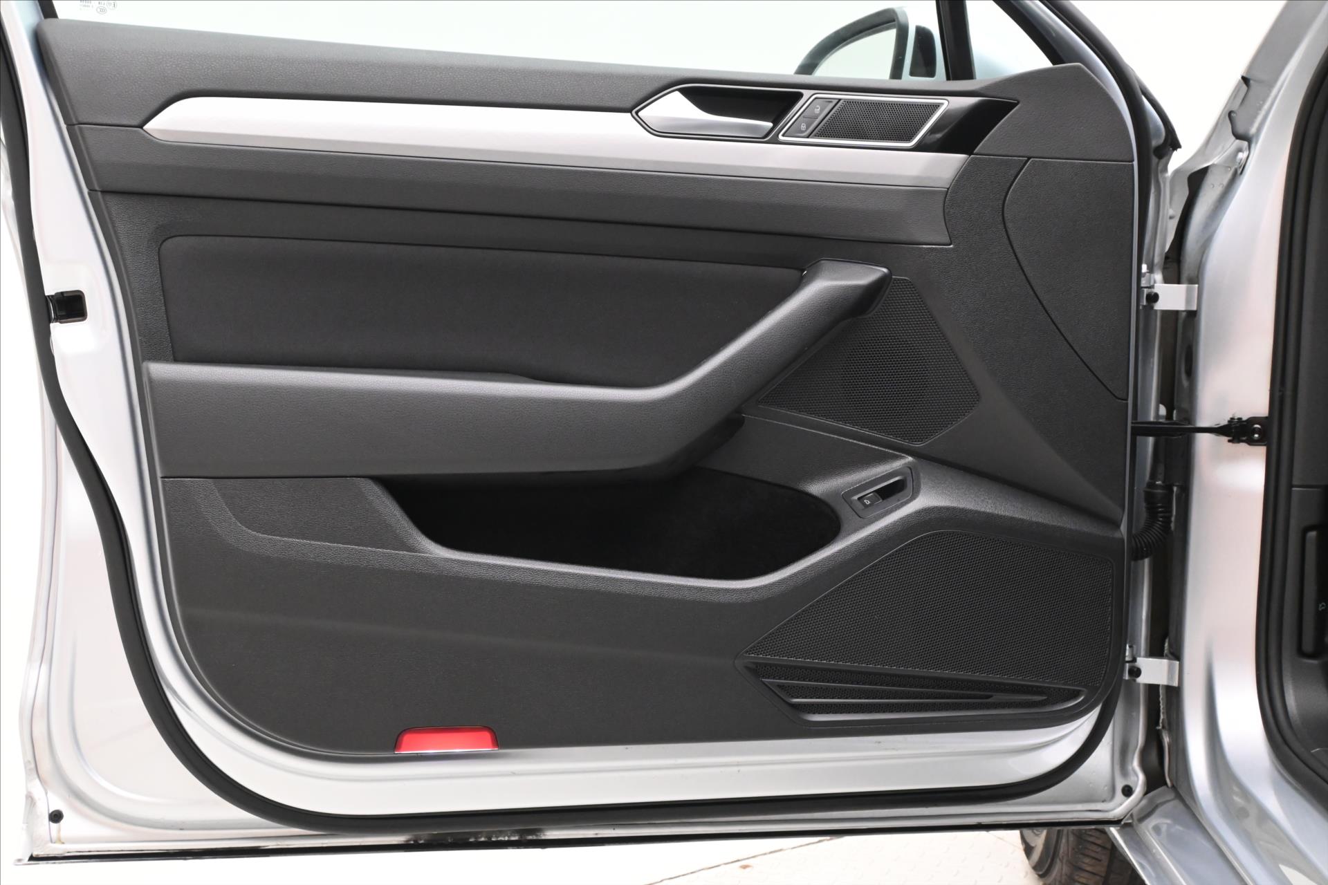 Hlavní fotografie vozu Volkswagen Passat 2,0 TDI 110kW DSG Business Záruka až 5 let (25)