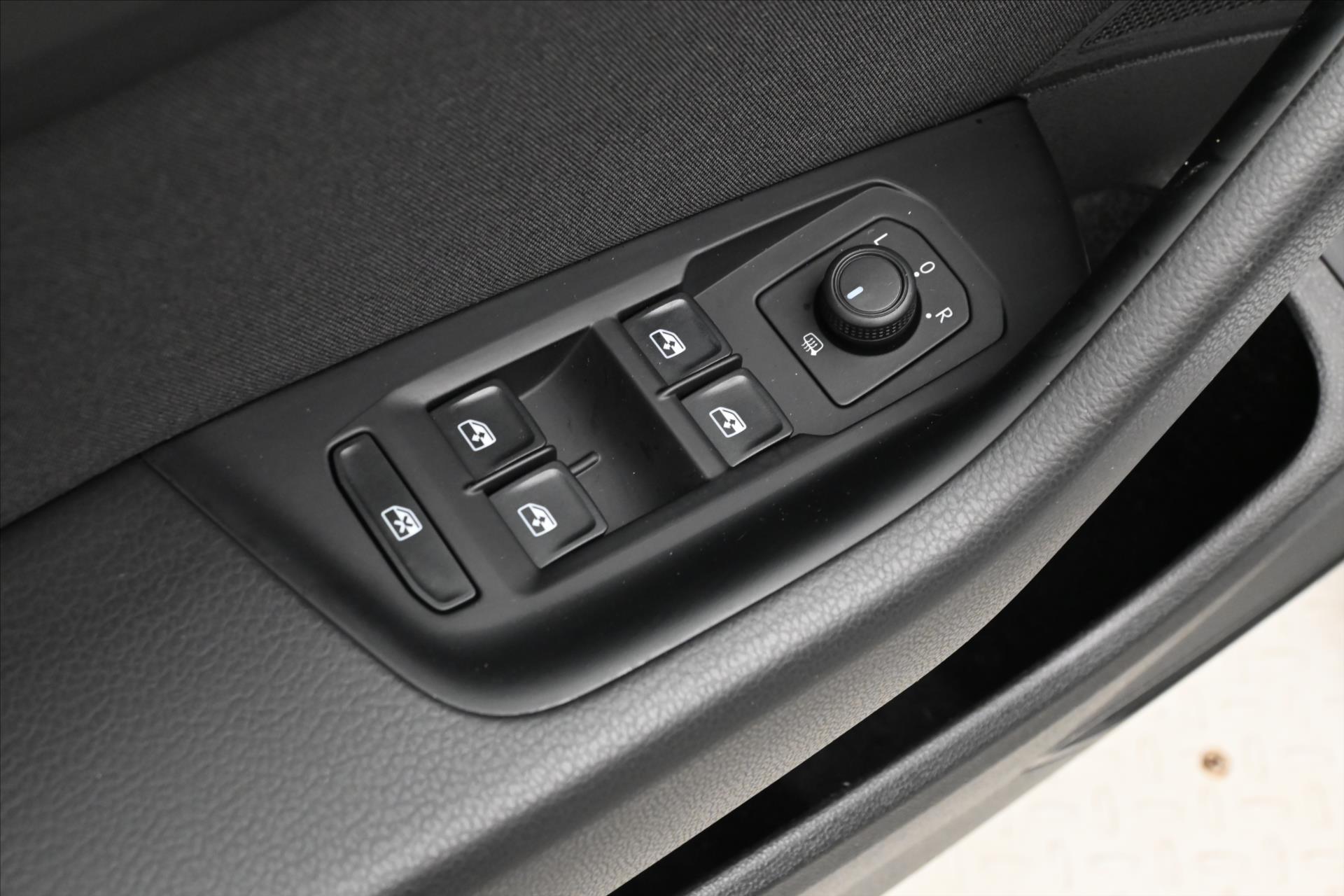 Hlavní fotografie vozu Volkswagen Passat 2,0 TDI 110kW DSG Business Záruka až 5 let (26)