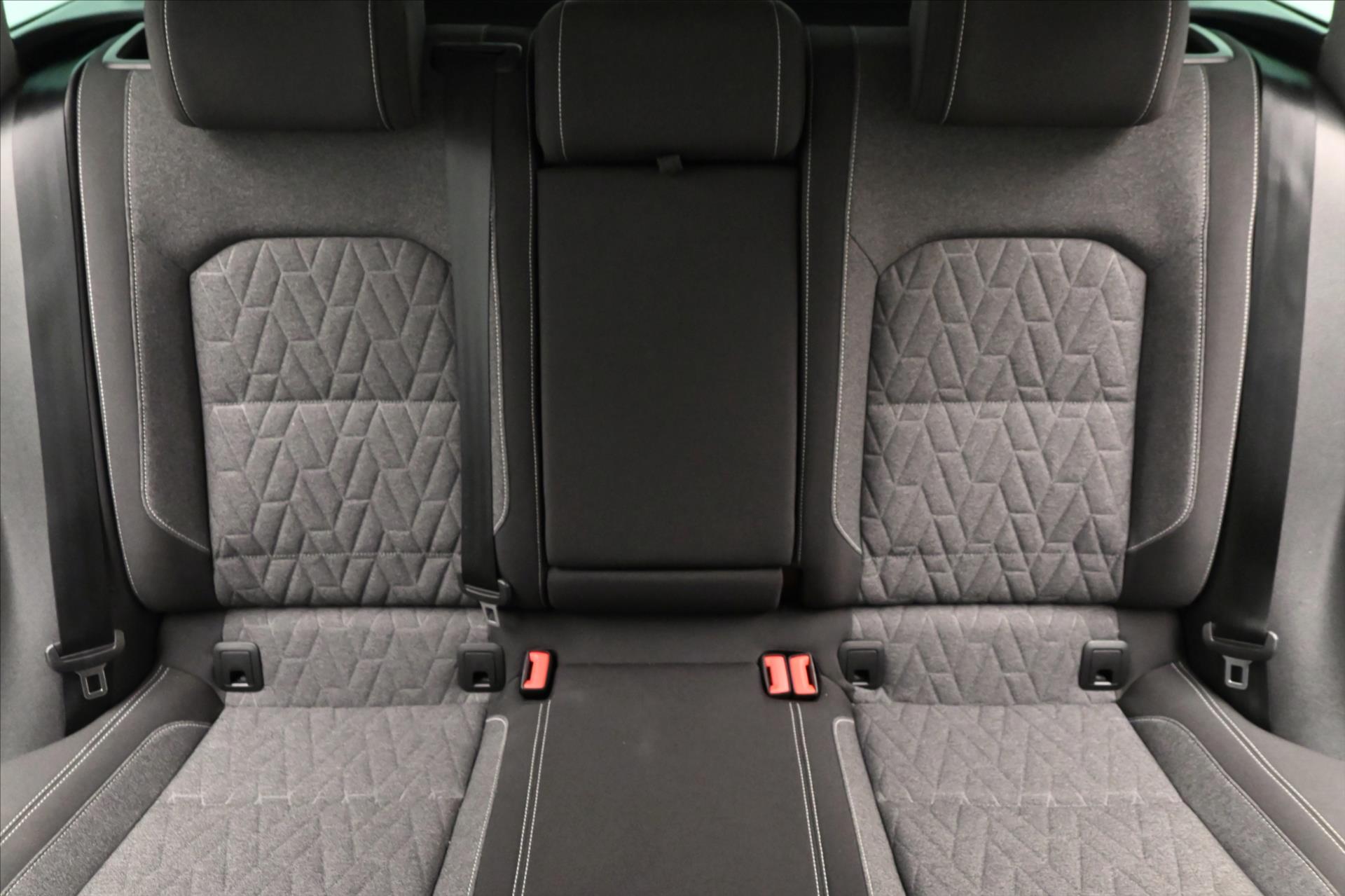 Hlavní fotografie vozu Volkswagen Passat 2,0 TDI 110kW DSG Business Záruka až 5 let (28)
