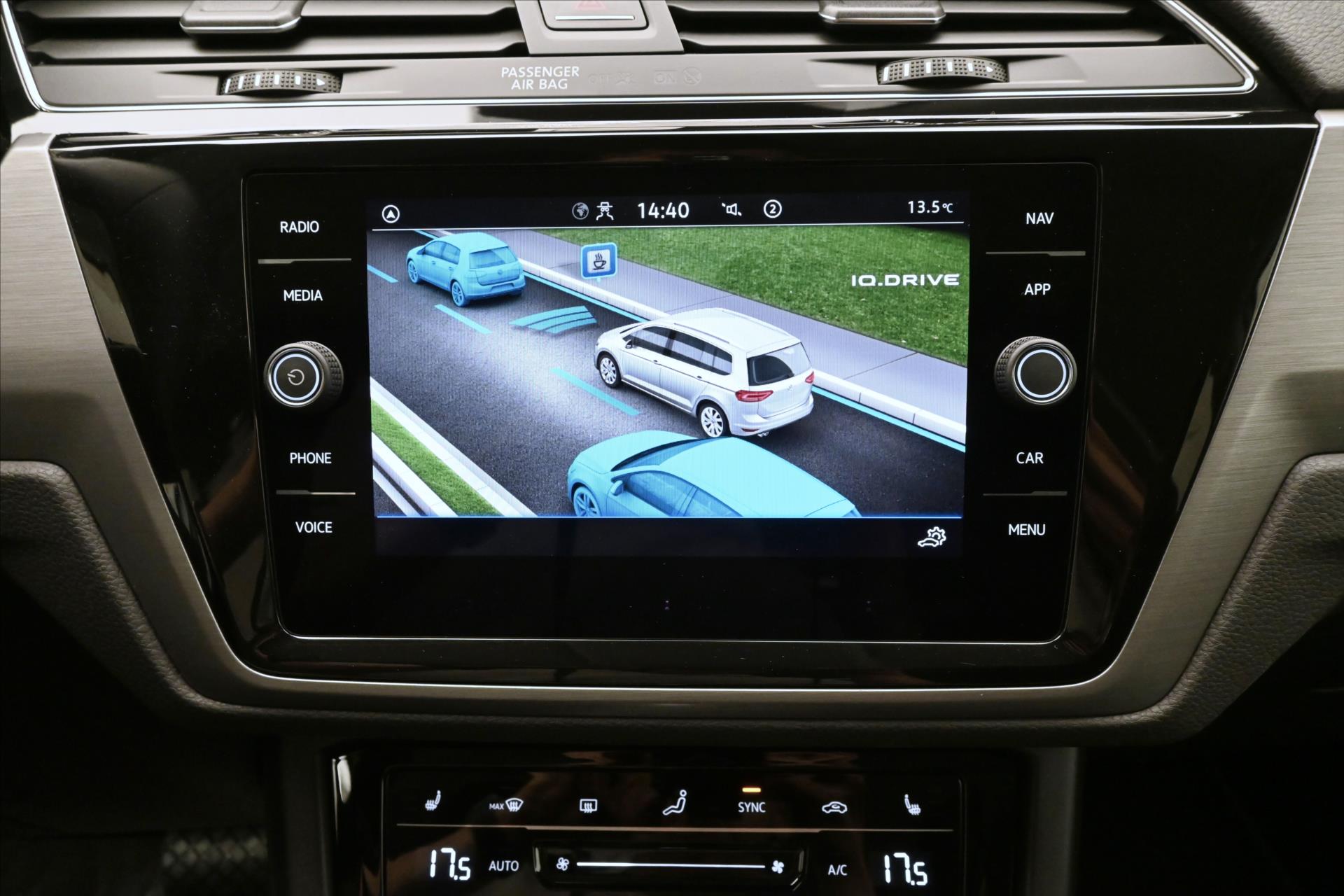 Hlavní fotografie vozu Volkswagen Touran 2,0 TDI 110kW DSG Záruka až 5 let (20)