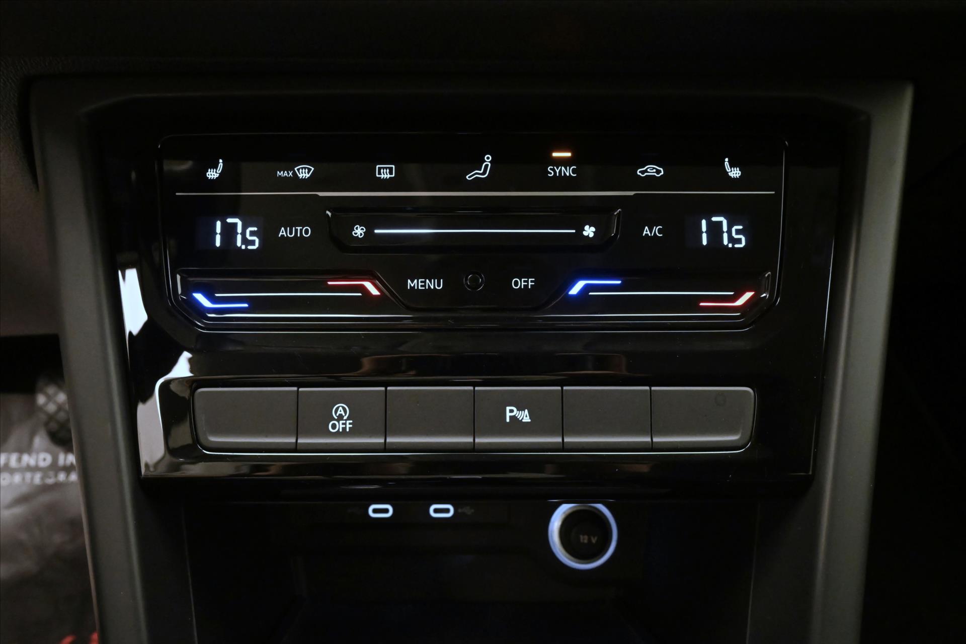 Hlavní fotografie vozu Volkswagen Touran 2,0 TDI 110kW DSG Záruka až 5 let (22)