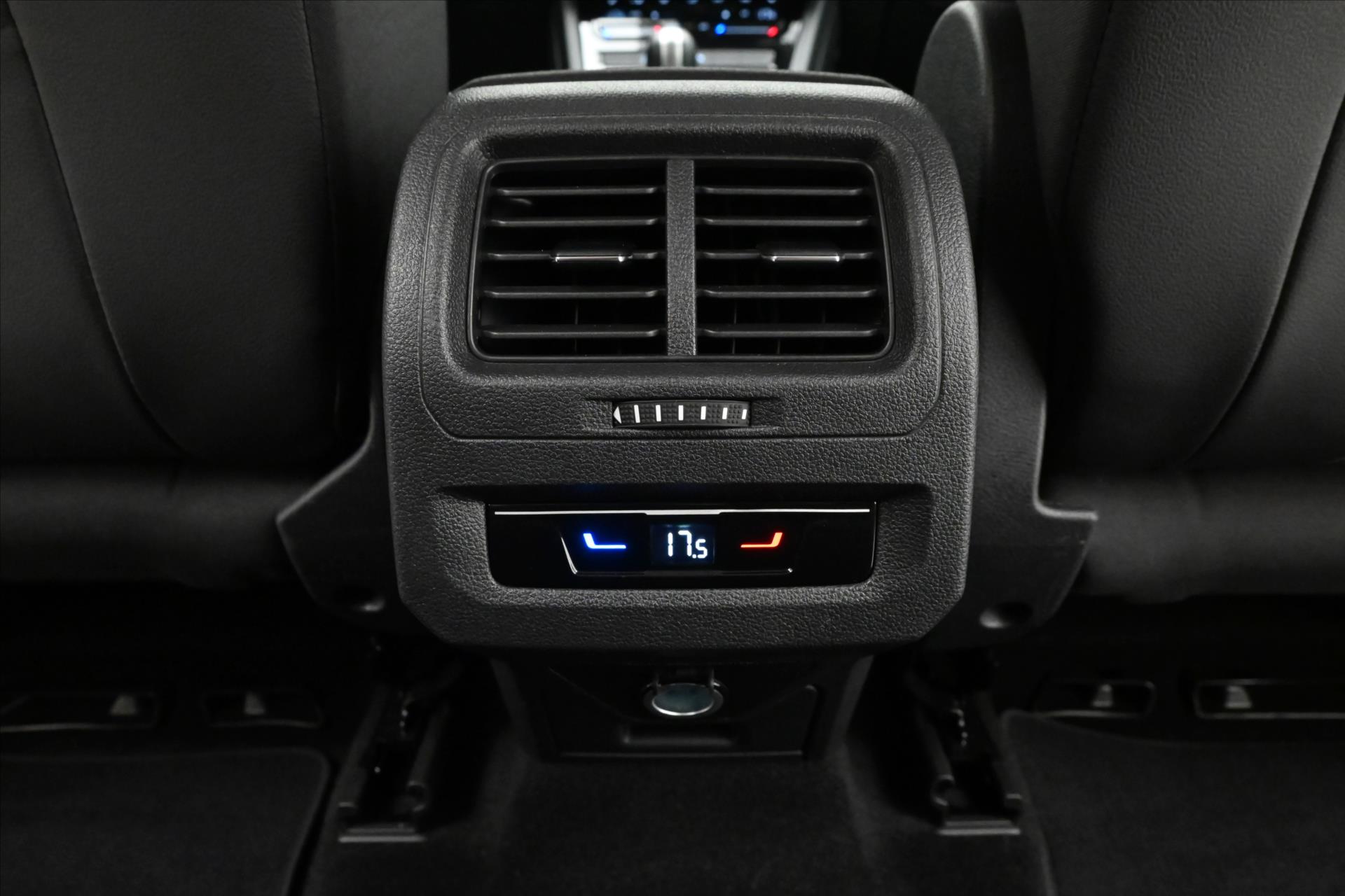 Hlavní fotografie vozu Volkswagen Touran 2,0 TDI 110kW DSG Záruka až 5 let (23)