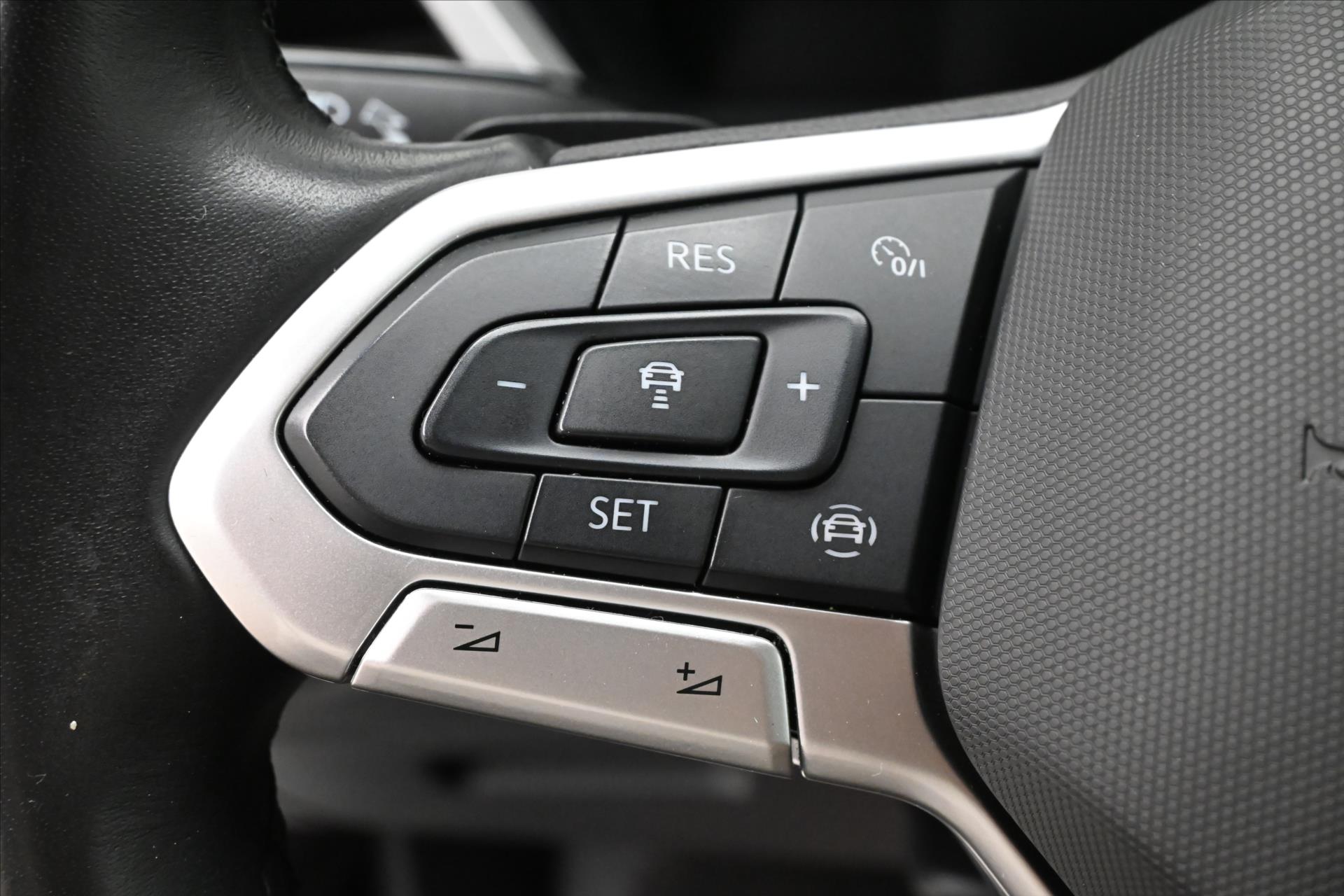 Hlavní fotografie vozu Volkswagen Touran 2,0 TDI 110kW DSG Záruka až 5 let (25)