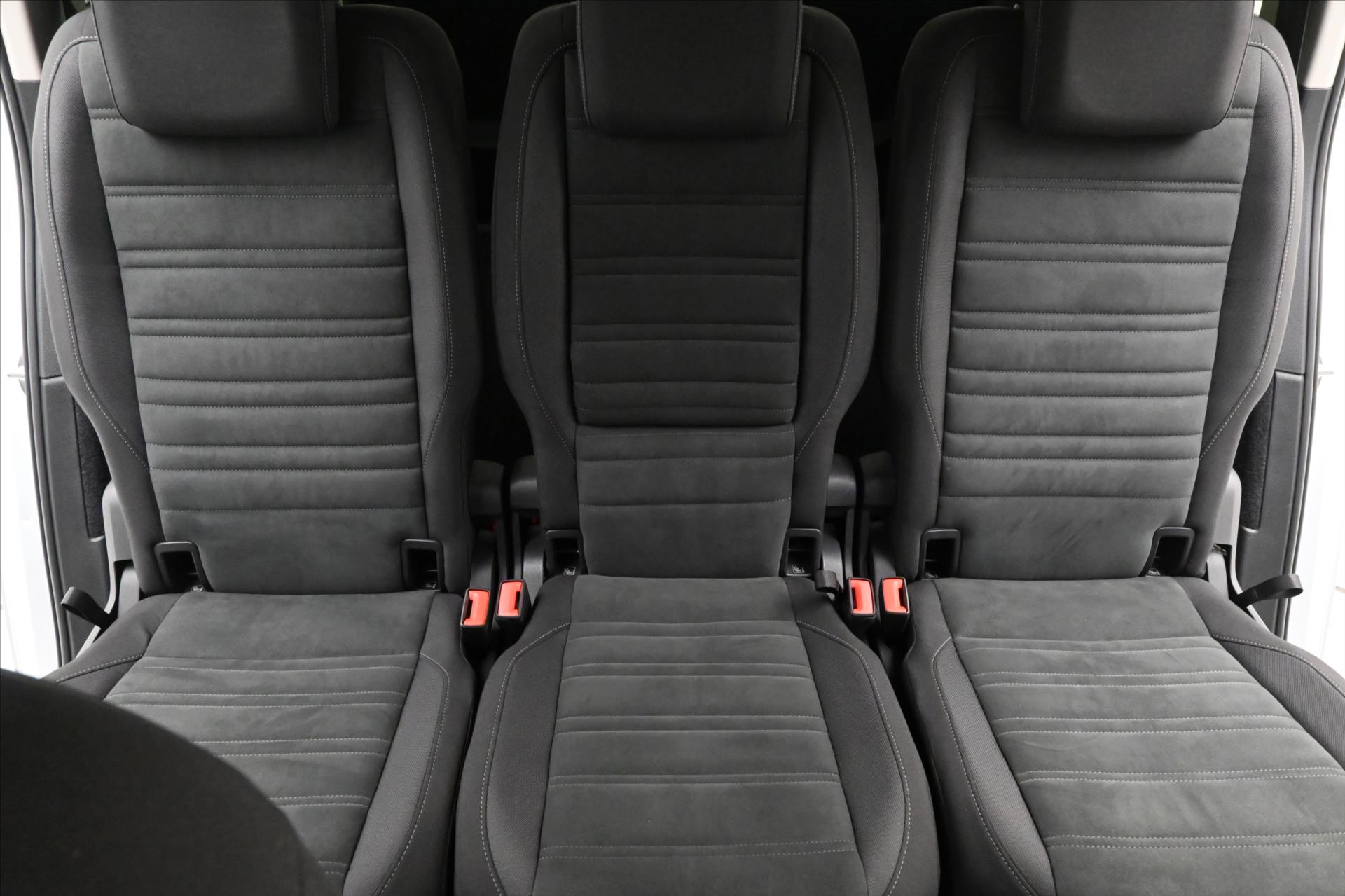 Hlavní fotografie vozu Volkswagen Touran 2,0 TDI 110kW DSG Záruka až 5 let (29)
