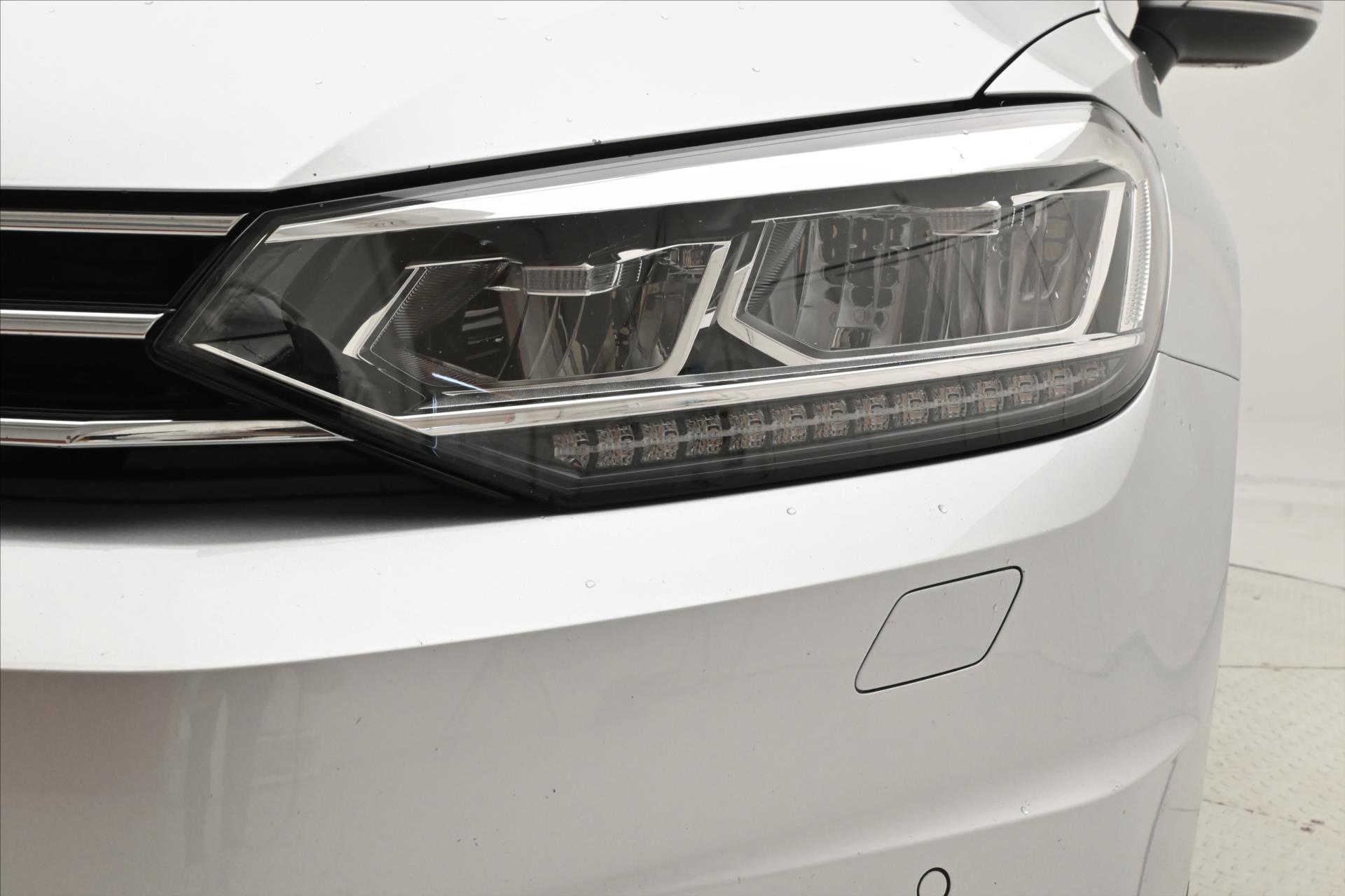 Hlavní fotografie vozu Volkswagen Touran 2,0 TDI 110kW DSG Záruka až 5 let (31)