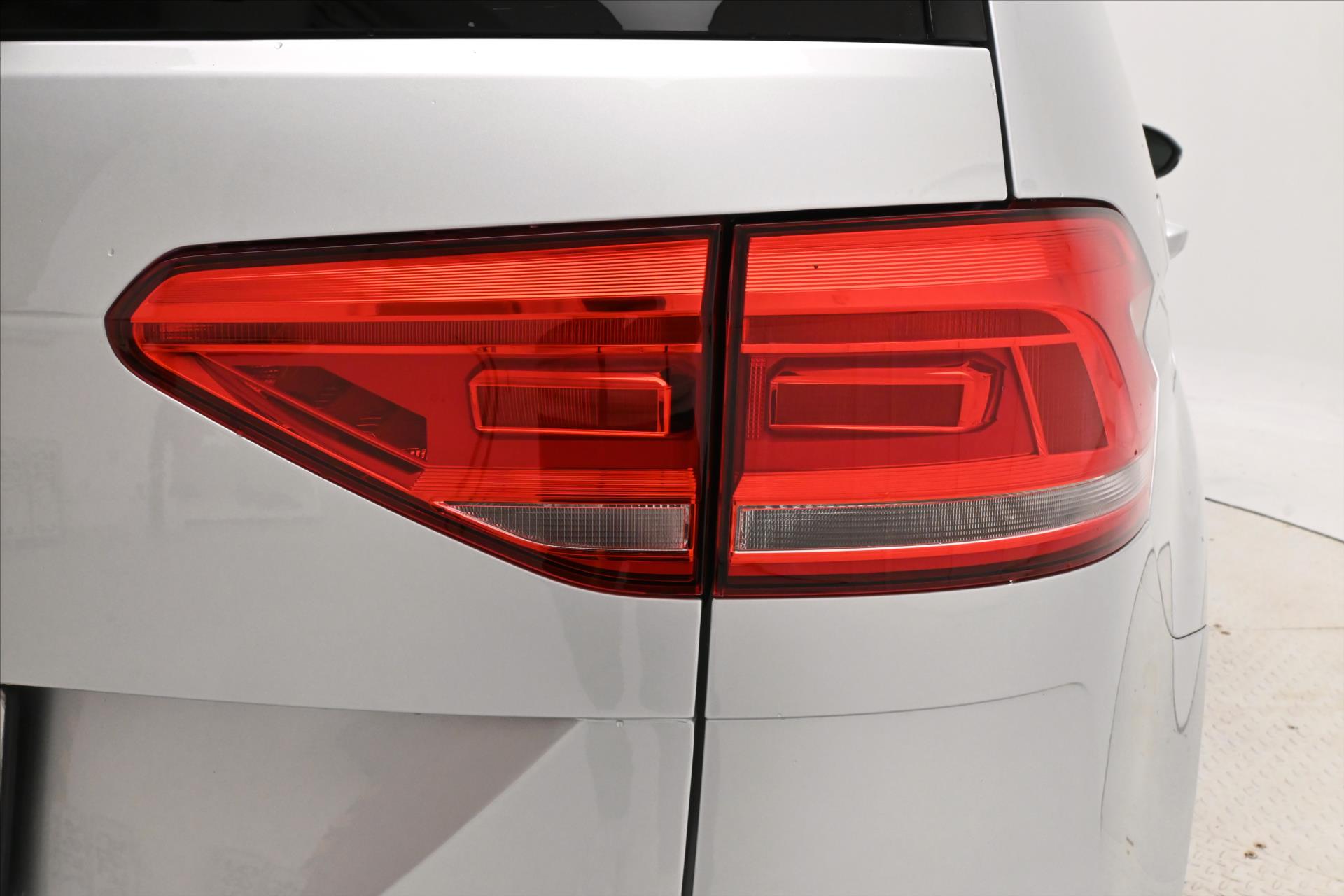 Hlavní fotografie vozu Volkswagen Touran 2,0 TDI 110kW DSG Záruka až 5 let (32)