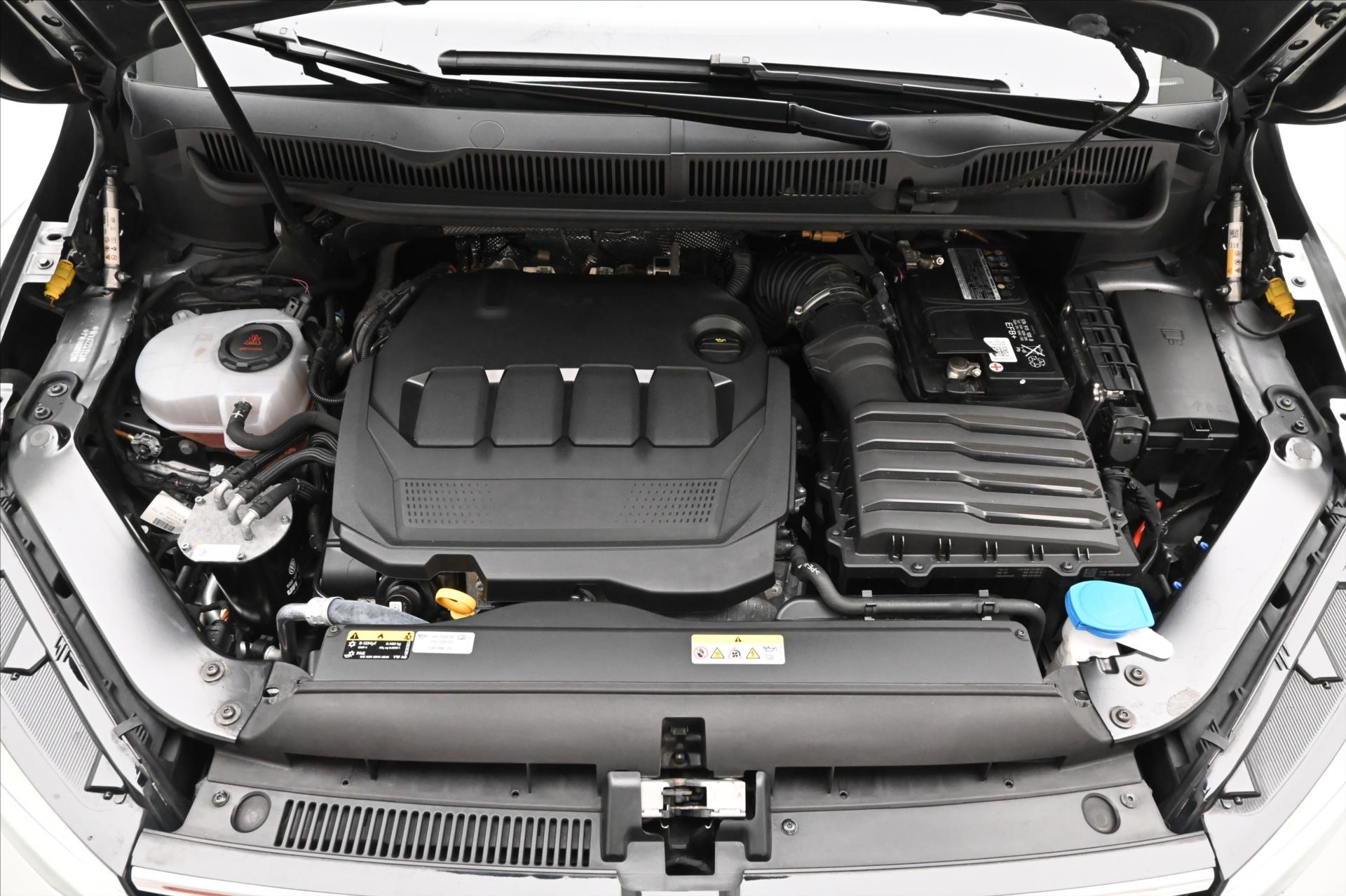 Hlavní fotografie vozu Volkswagen Touran 2,0 TDI 110kW DSG Záruka až 5 let (10)