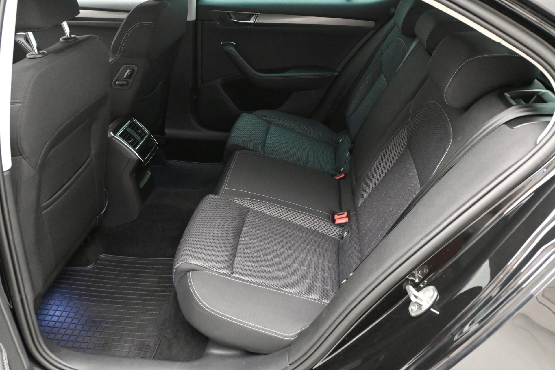 Hlavní fotografie vozu Škoda Superb 2,0 TDI 110 kW Style Záruka až 5 let (15)