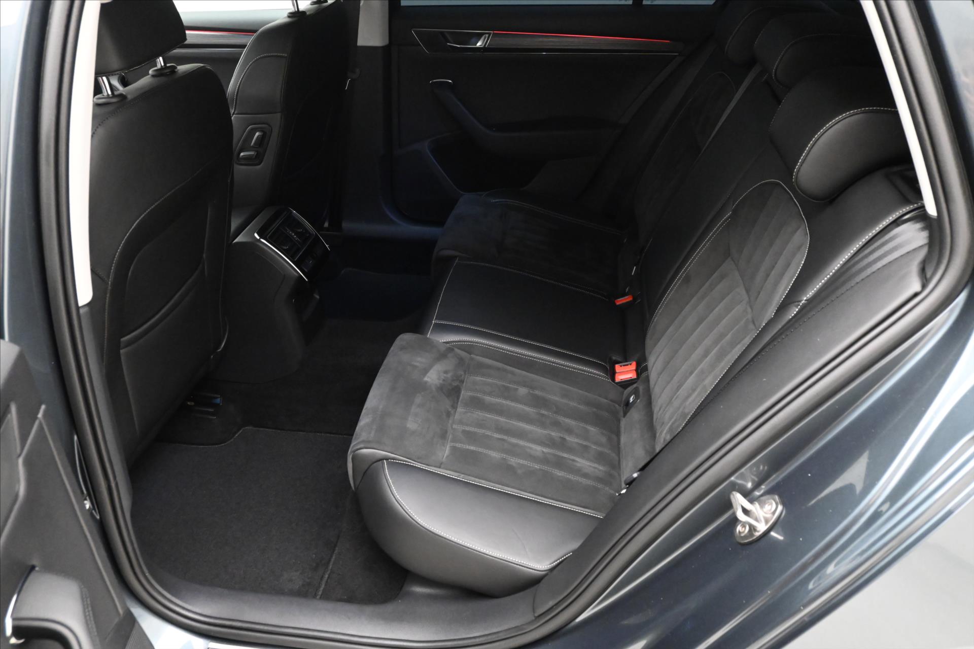 Hlavní fotografie vozu Škoda Superb 2,0 TSI 140kW DSG Style Záruka až 5 let (14)