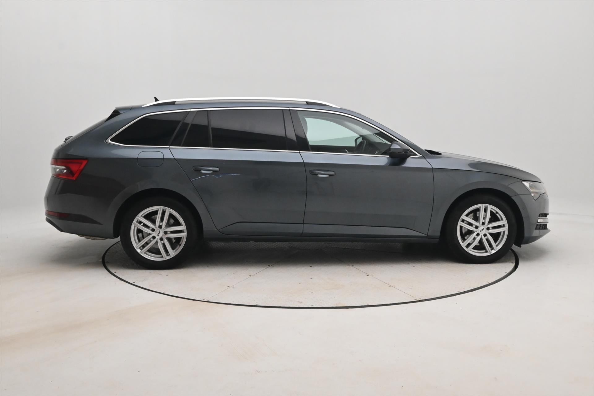 Hlavní fotografie vozu Škoda Superb 2,0 TSI 140kW DSG Style Záruka až 5 let (4)