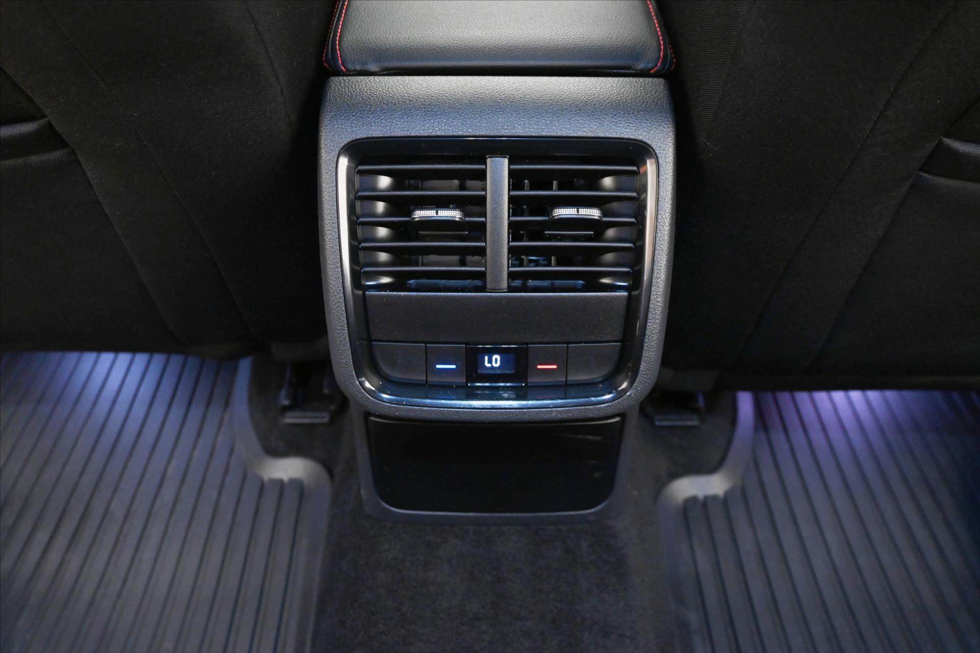 Hlavní fotografie vozu Škoda Octavia 2,0 TDI RS 147kW DSG Záruka až 5 let (22)