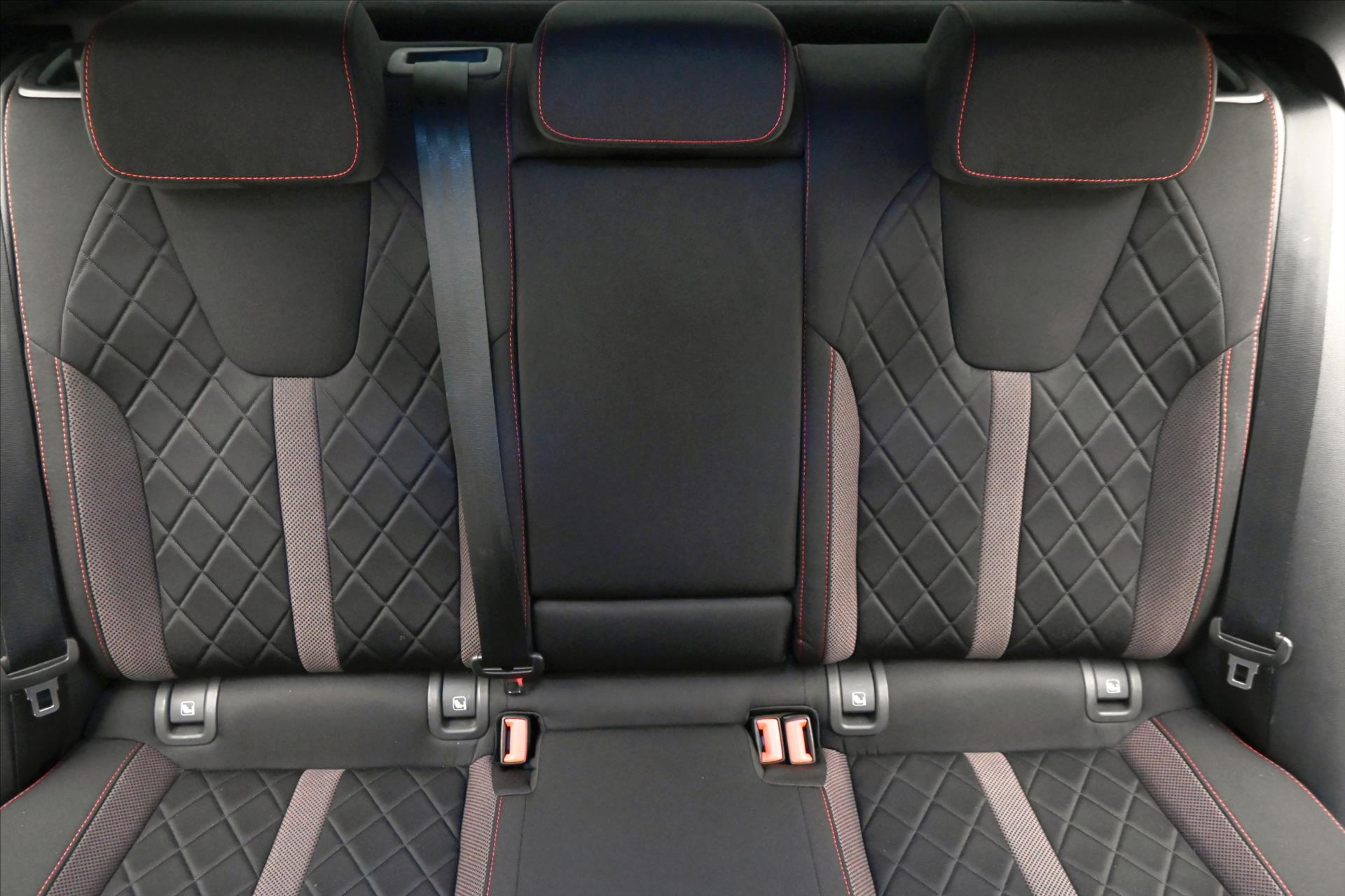 Hlavní fotografie vozu Škoda Octavia 2,0 TDI RS 147kW DSG Záruka až 5 let (28)