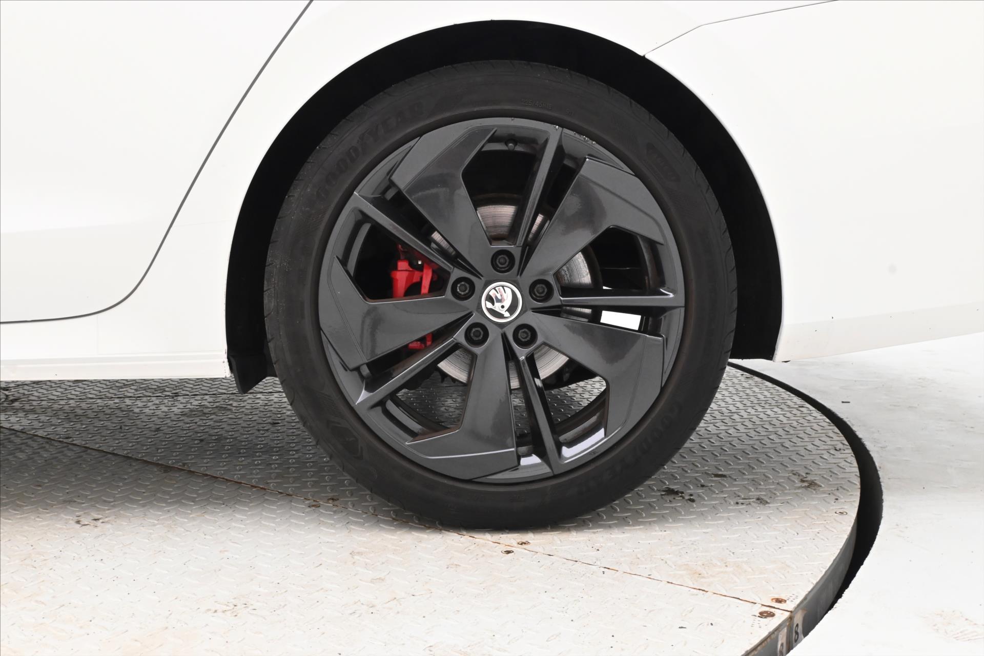 Hlavní fotografie vozu Škoda Octavia 2,0 TDI RS 147kW DSG Záruka až 5 let (32)