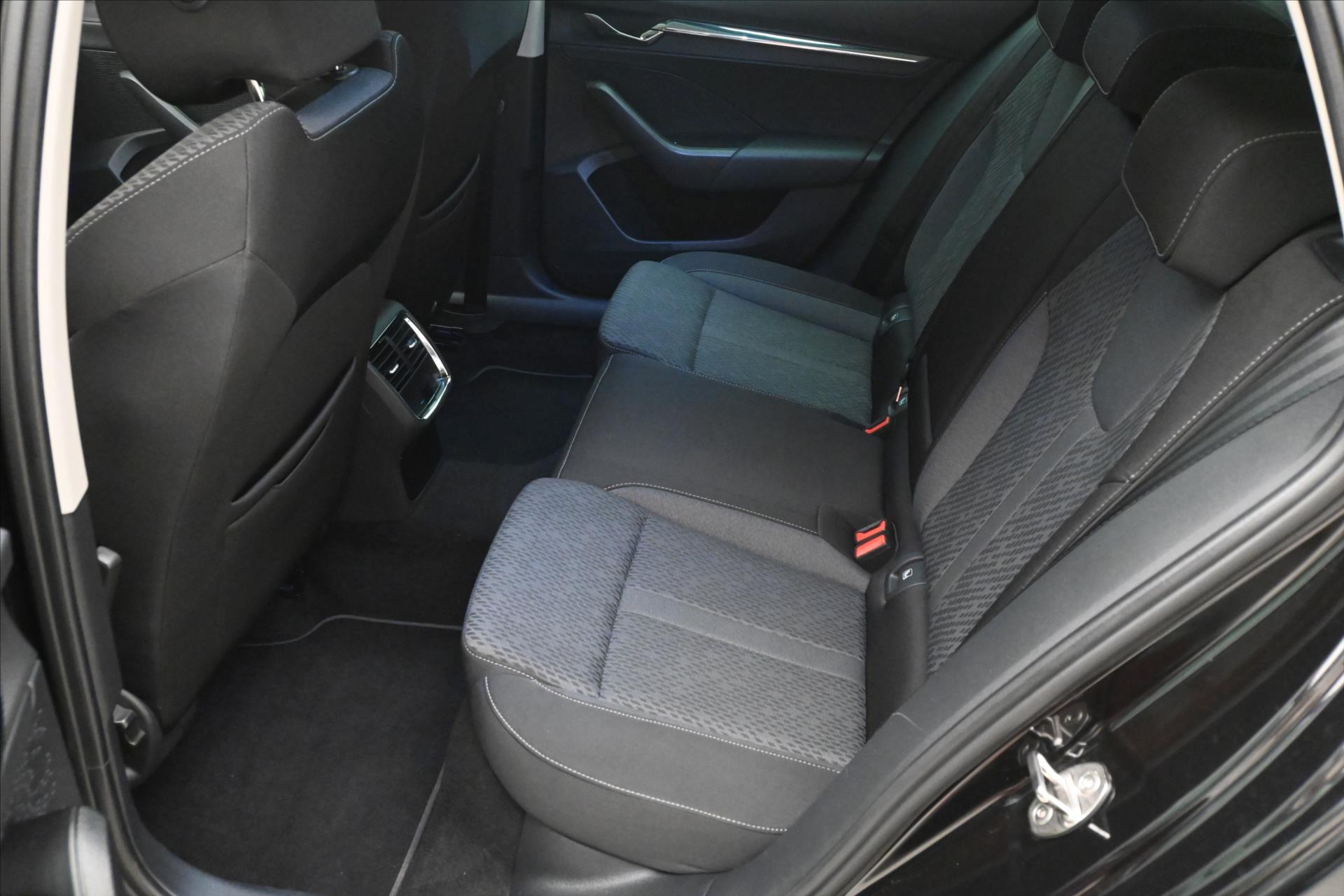 Hlavní fotografie vozu Škoda Octavia 2,0 TDI 110 kW DSG Style Záruka až 5 let (14)