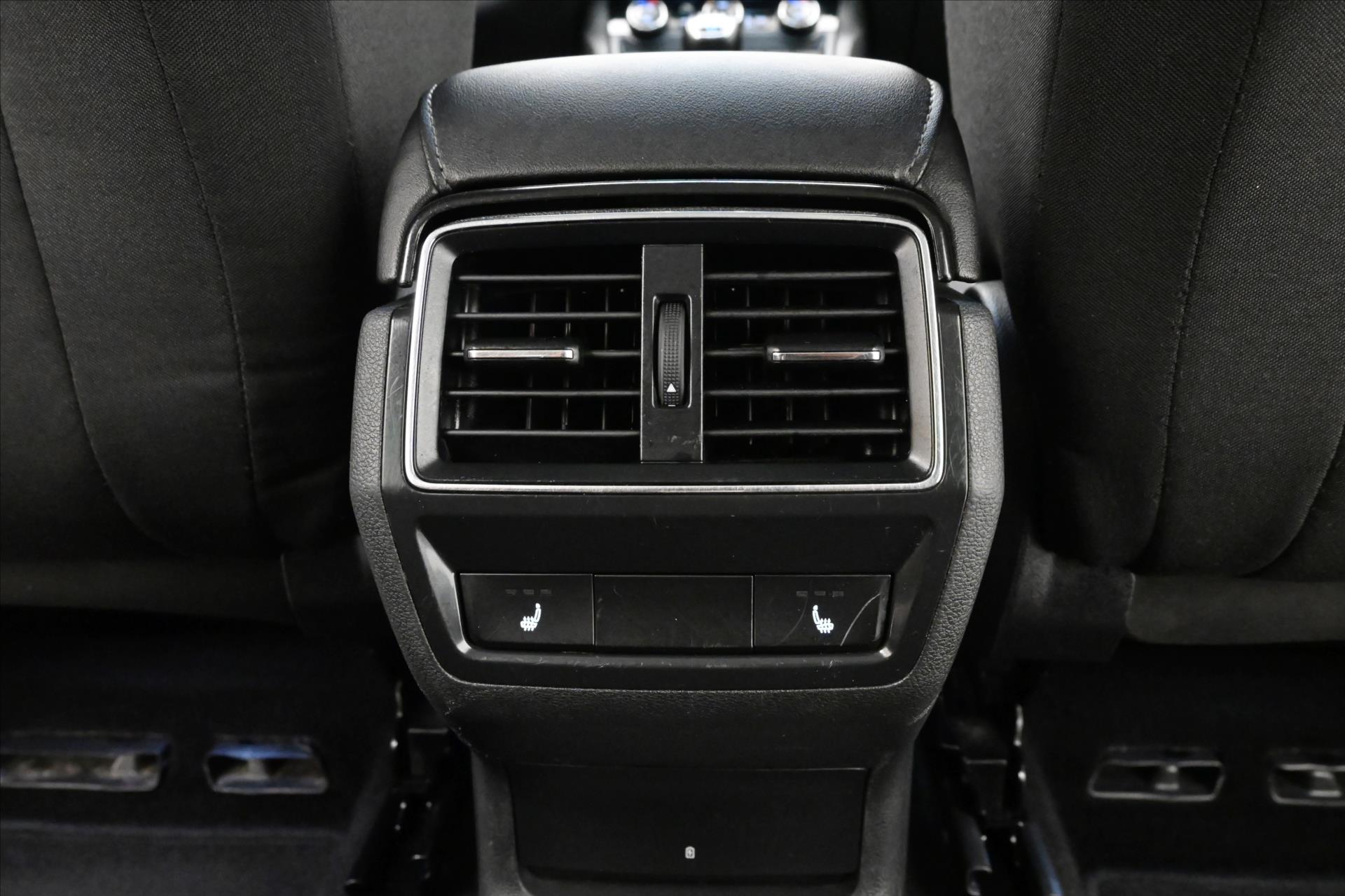 Hlavní fotografie vozu Škoda Karoq 2,0 TDI 85 kW Clever NAVI Záruka až 5 let (23)