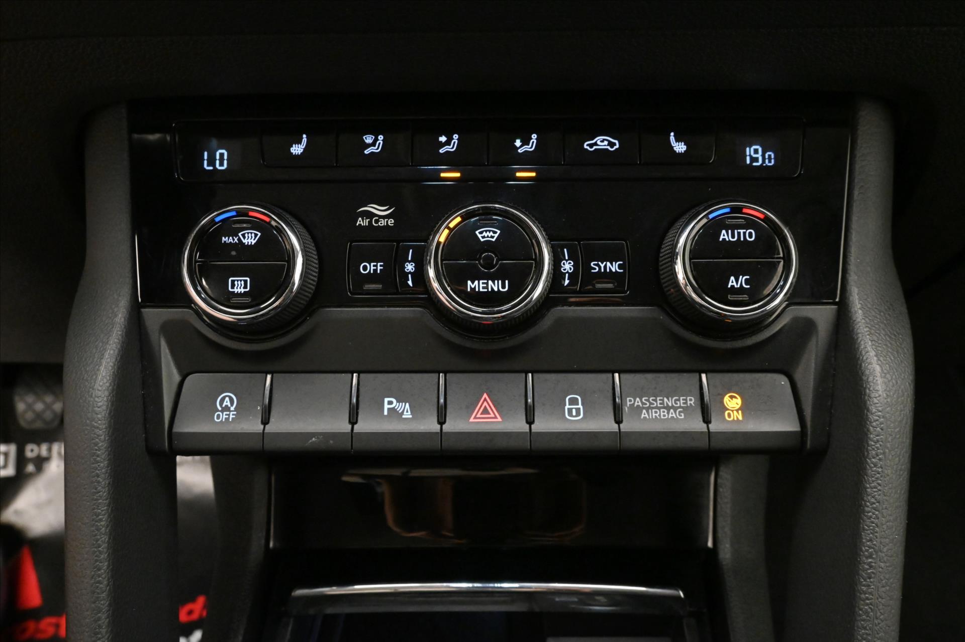 Hlavní fotografie vozu Škoda Karoq 2,0 TDI 85 kW Clever Záruka až 5 let (21)