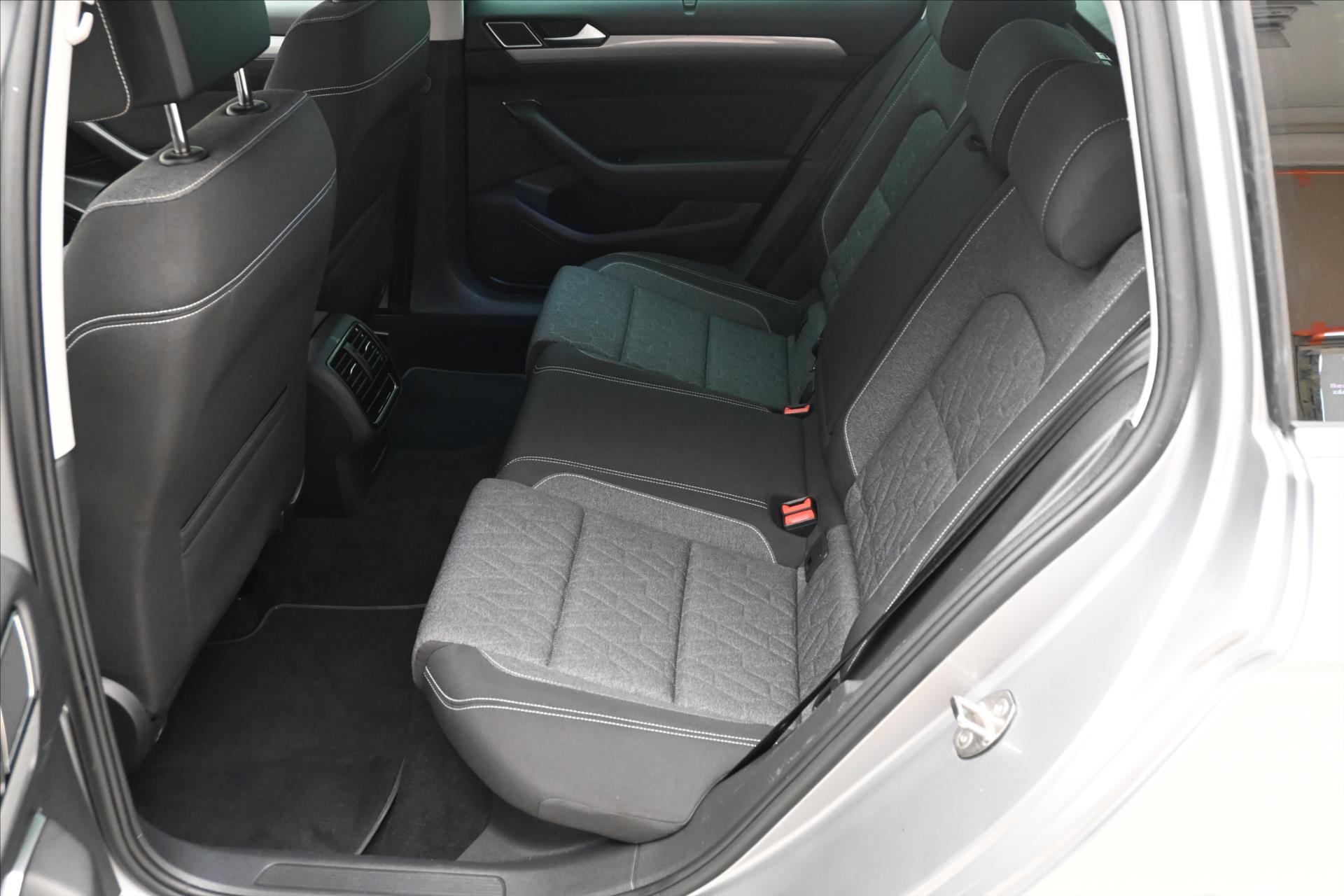 Hlavní fotografie vozu Volkswagen Passat 1,5 TSI 110 kW DSG Business Záruka až 5 let (14)