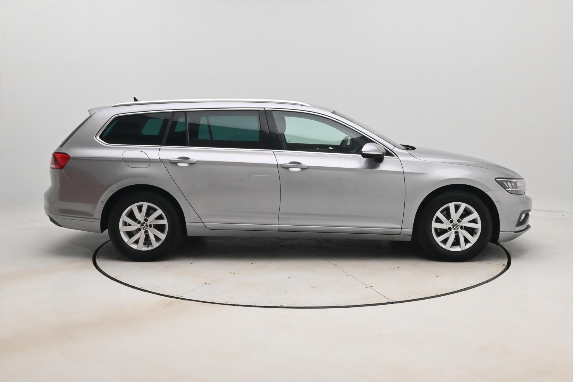 Hlavní fotografie vozu Volkswagen Passat 1,5 TSI 110 kW DSG Business Záruka až 5 let (4)